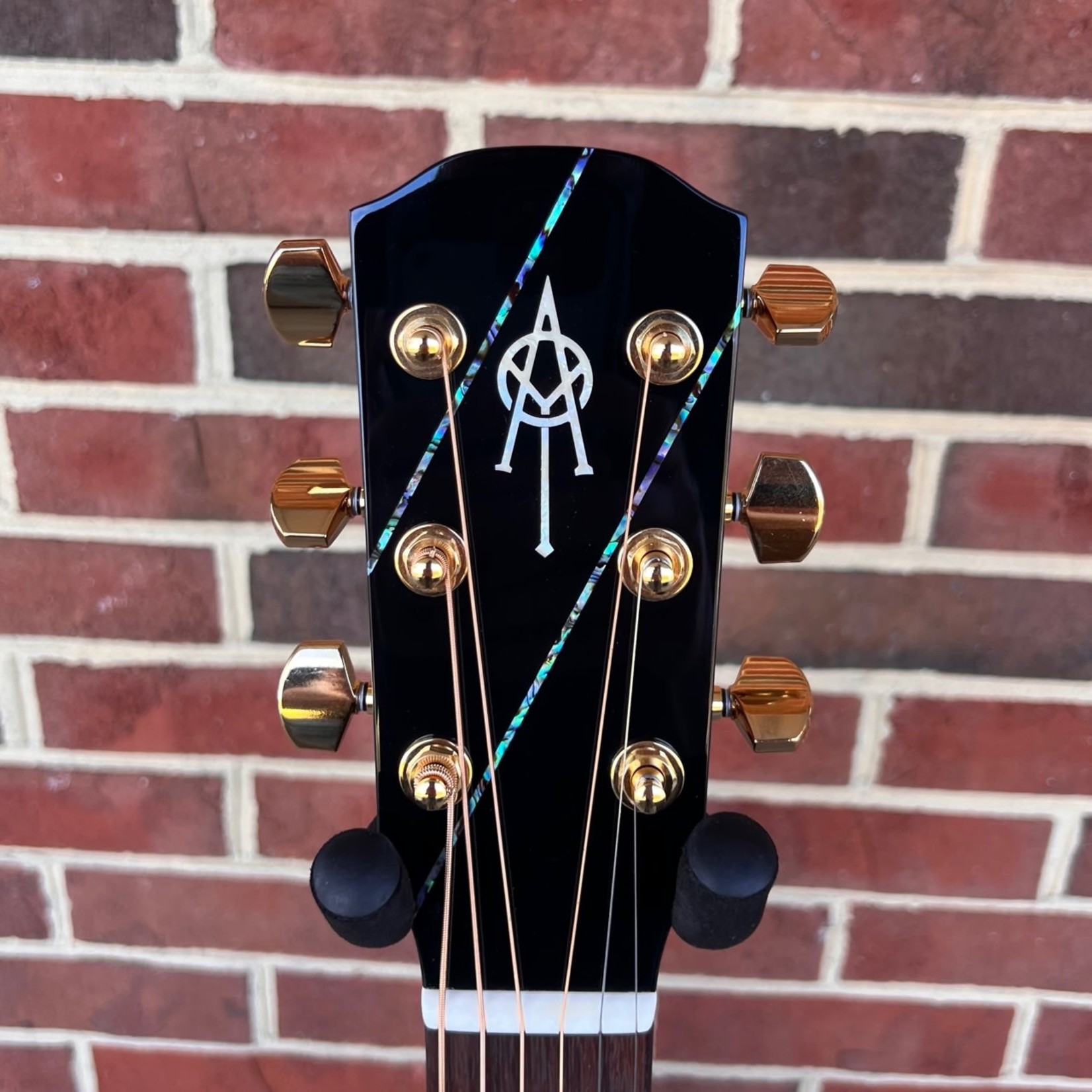 yairi guitar headstock logo