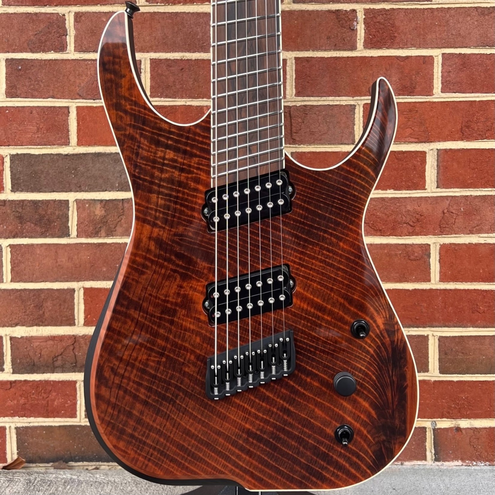 Skervesen Skervesen Raptor 7FF, Fanned Fret 7, 1pc Flamed Redwood Top, Ash Body, Ziricote Fretboard, 5pc Pau Ferro/Wenge Neck, Matching Headstock, Ivoroid Binding, Hipshot Locking Tuners & Bridge, Bare Knuckle Silo Pickups, World Domination Mod, Hardshell Case