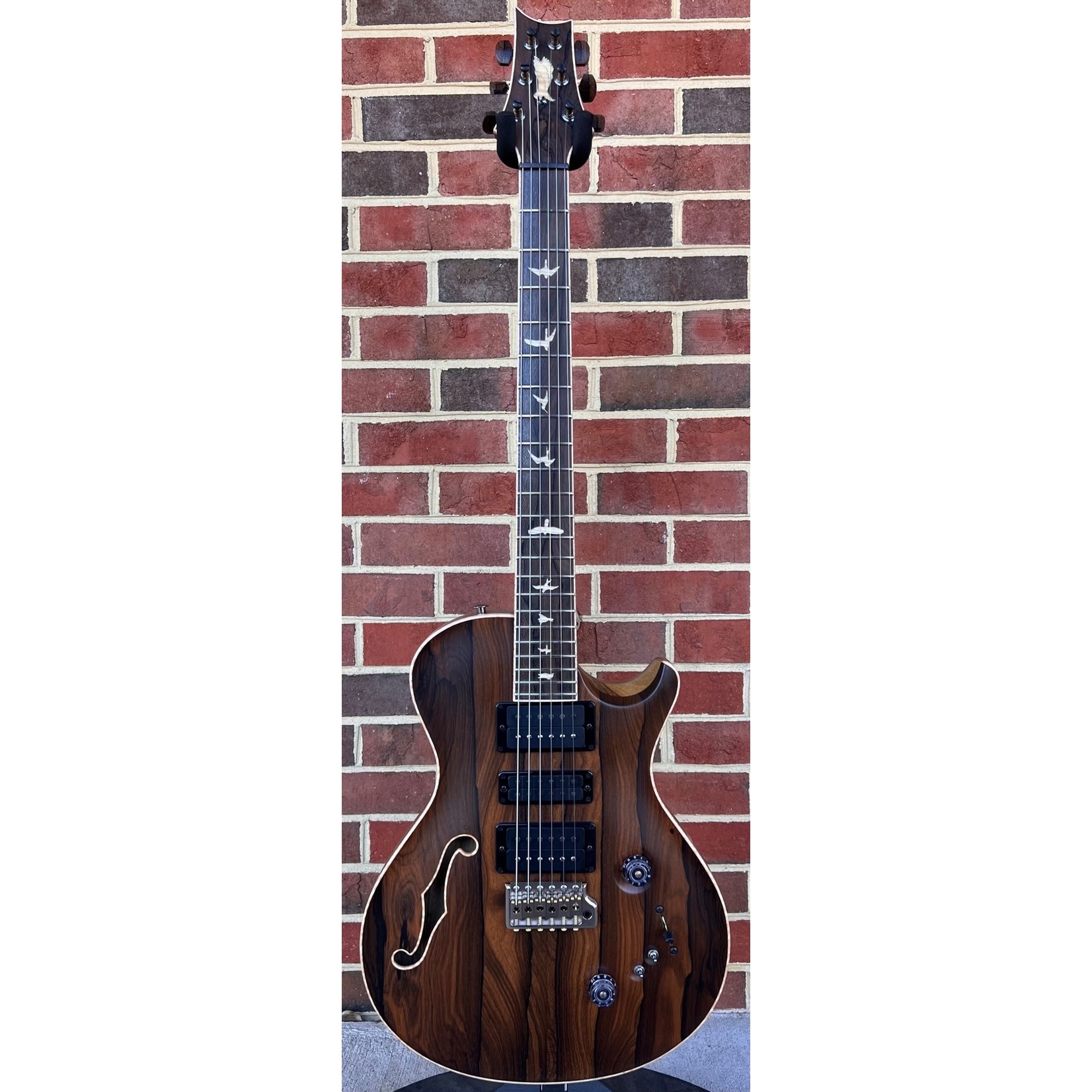 Paul Reed Smith Paul Reed Smith Private Stock Singlecut Semi-Hollow, Ziricote Top, Black Limba Body, Black Limba Neck, Ziricote Fretboard, Flame Maple Binding, Flame Maple Old School Birds, Ziricote Tuner Buttons, PRS Special Eletronics, Tremolo, Brown Western Tolex Case