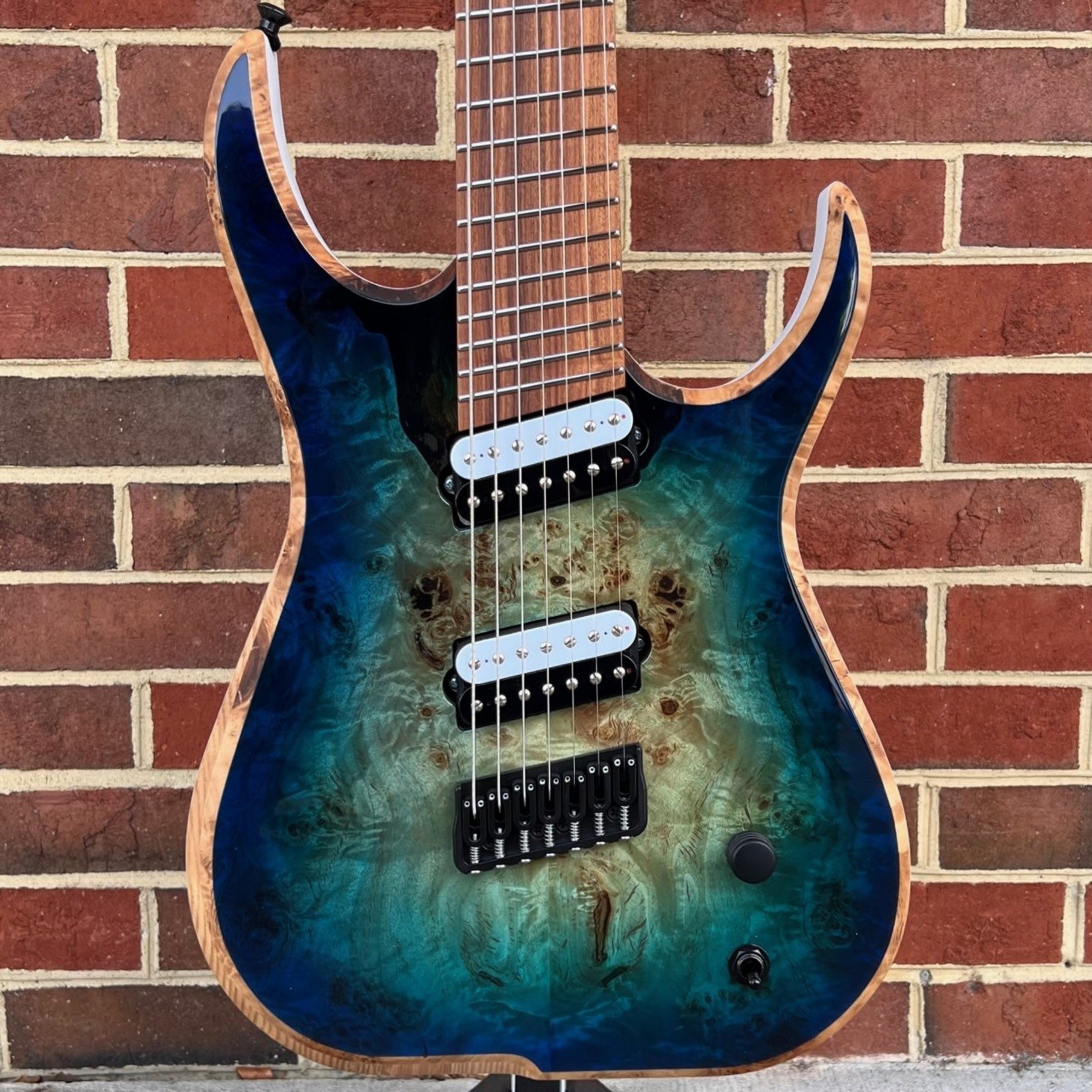 Skervesen Skervesen Raptor 7 FF, Fanned Frets, Laguna Burst w/ Trans White  Back, Poplar Burl Top, European Ash Body, 5pc Bolt-On Neck, Pau Ferro 