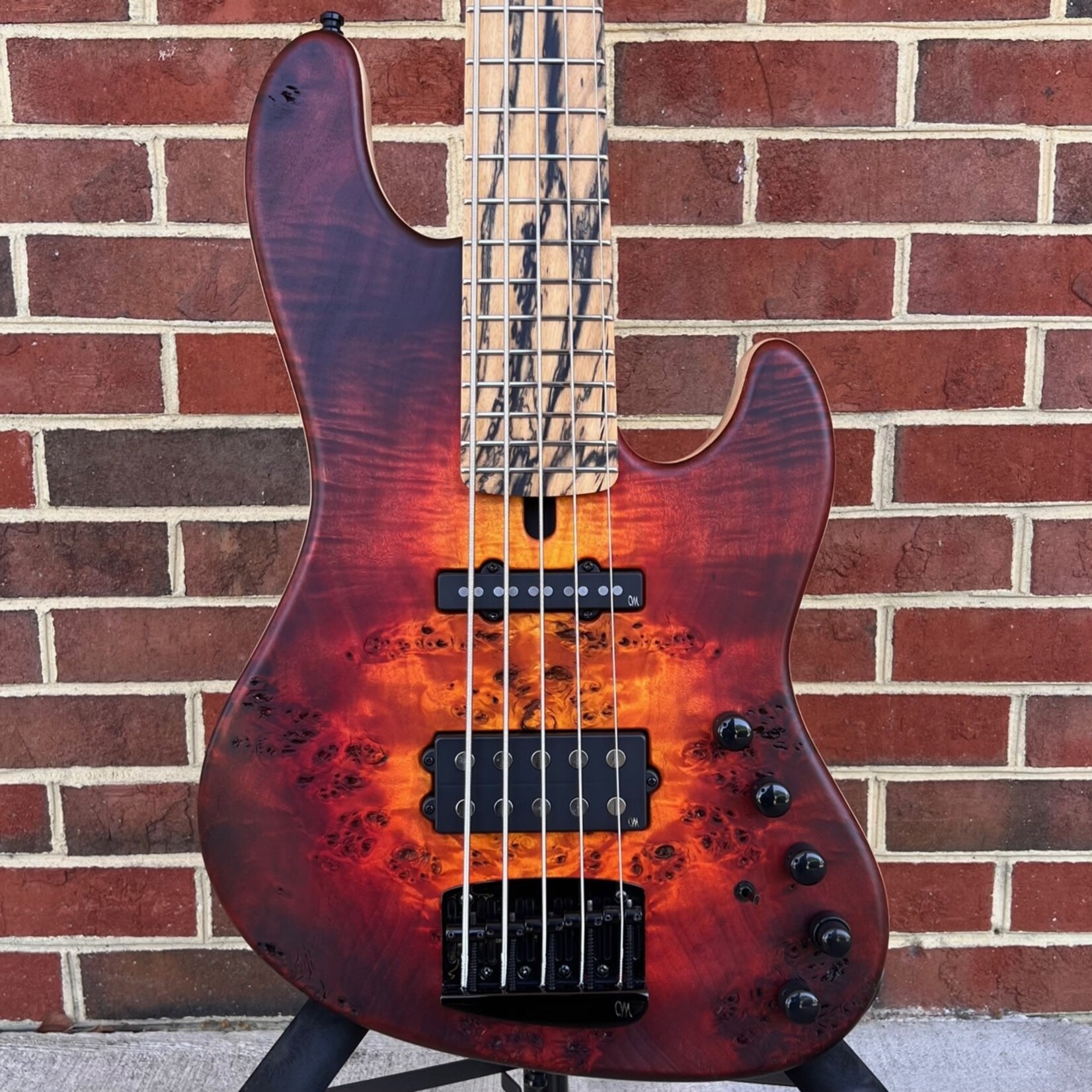 Mayones Mayones Jabba Custom EP 5 MM, Lava Burst RAW, 3A Eye Poplar Top, Swamp Ash Body, Pale Moon Ebony Fretboard, Matching Headstock, Mayones Hybrid Case