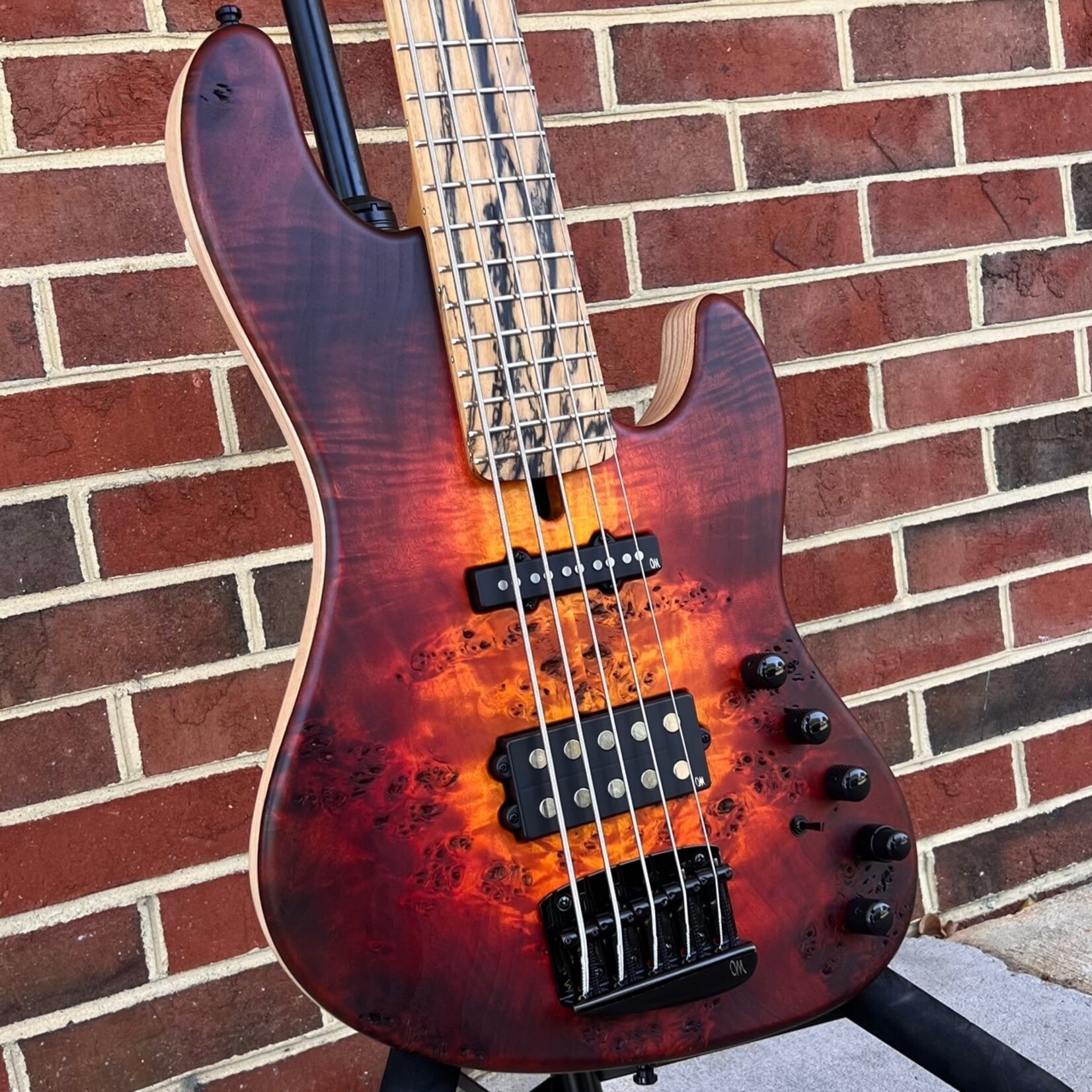 Mayones Mayones Jabba Custom EP 5 MM, Lava Burst RAW, 3A Eye Poplar Top, Swamp Ash Body, Pale Moon Ebony Fretboard, Matching Headstock, Mayones Hybrid Case