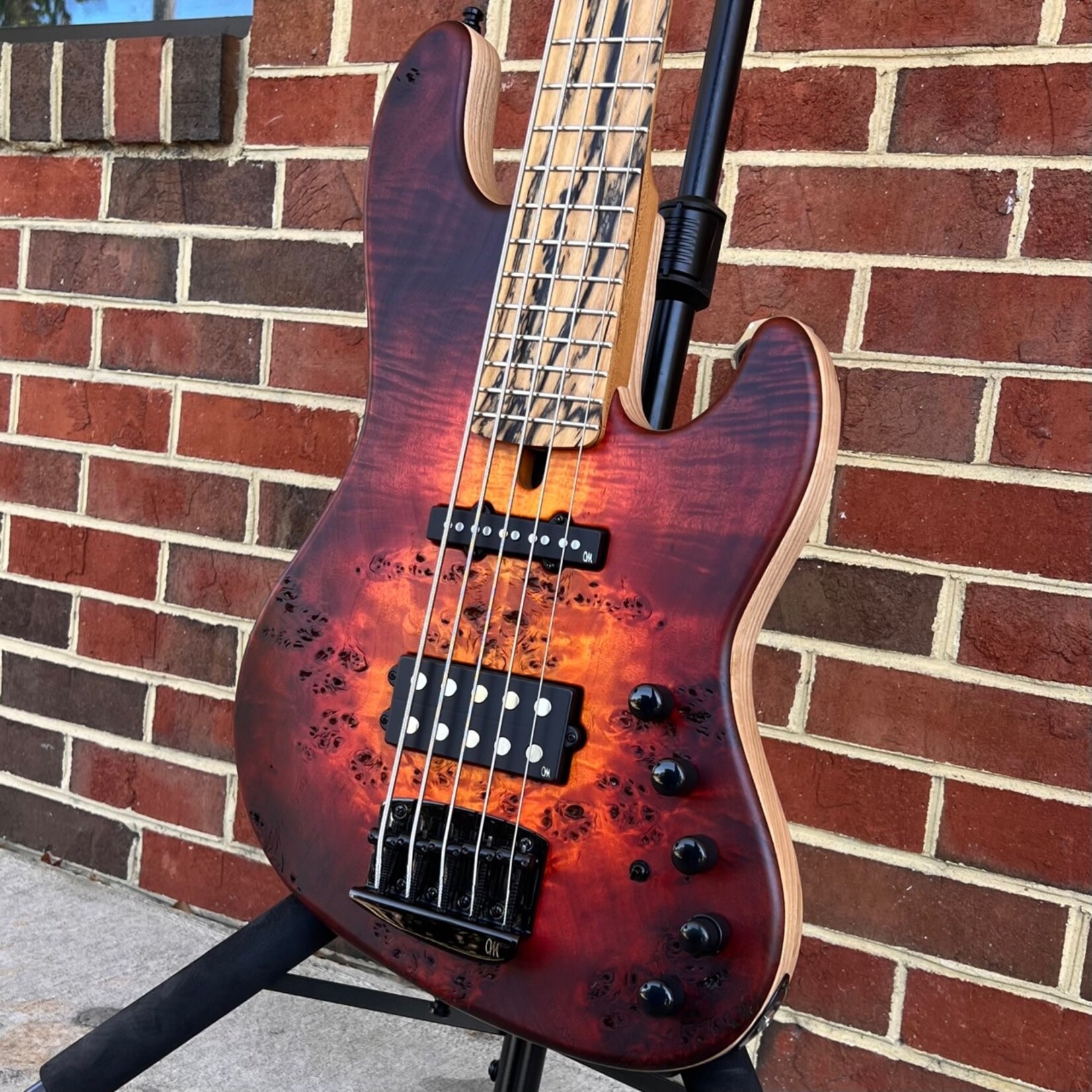 Mayones Mayones Jabba Custom EP 5 MM, Lava Burst RAW, 3A Eye Poplar Top, Swamp Ash Body, Pale Moon Ebony Fretboard, Matching Headstock, Mayones Hybrid Case