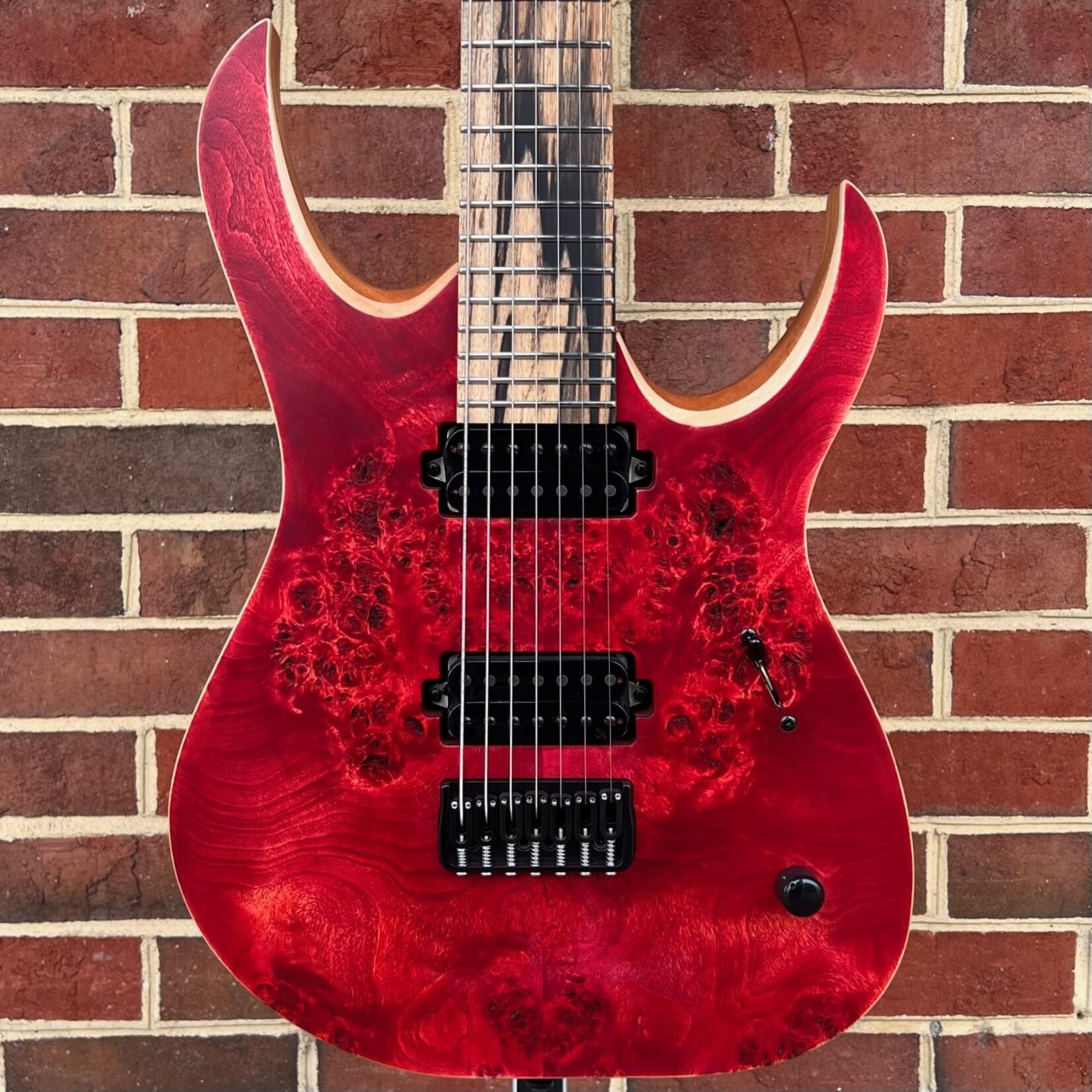 Mayones Mayones Duvell Elite 7, Antique Red Velvet RAW, 3A Eye Poplar Top, Mahogany Body, Pale Moon Ebony Fretboard, Bareknuckle TKO Pickups, Mayones Hybrid Case