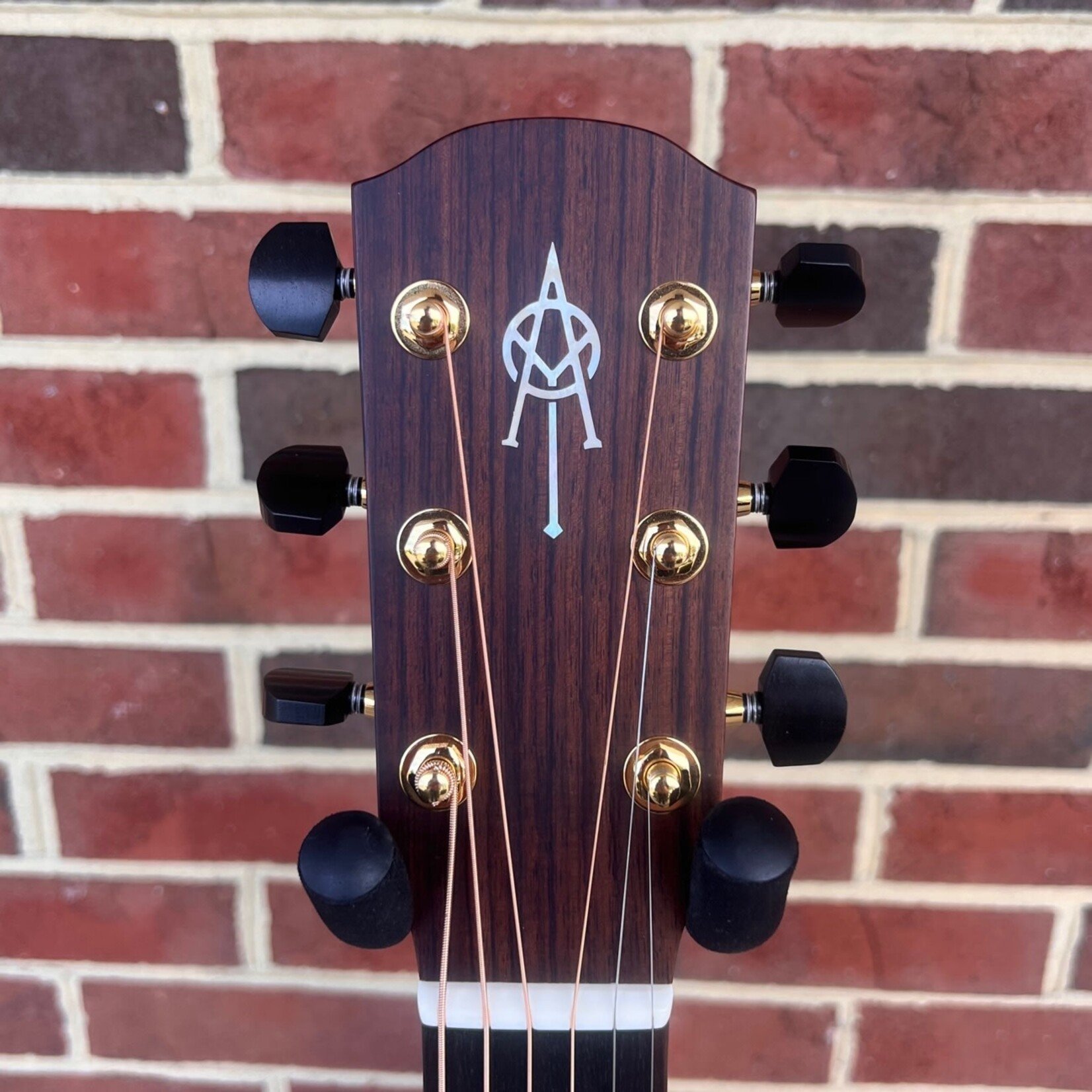 Alvarez Alvarez Yairi Masterworks DYM70CE, Dreadnought, East Indian Rosewood Back & Sides, AAA Sitka Spruce Top, LR Baggs StagePro EQ and Element Pickup, Hardshell Case