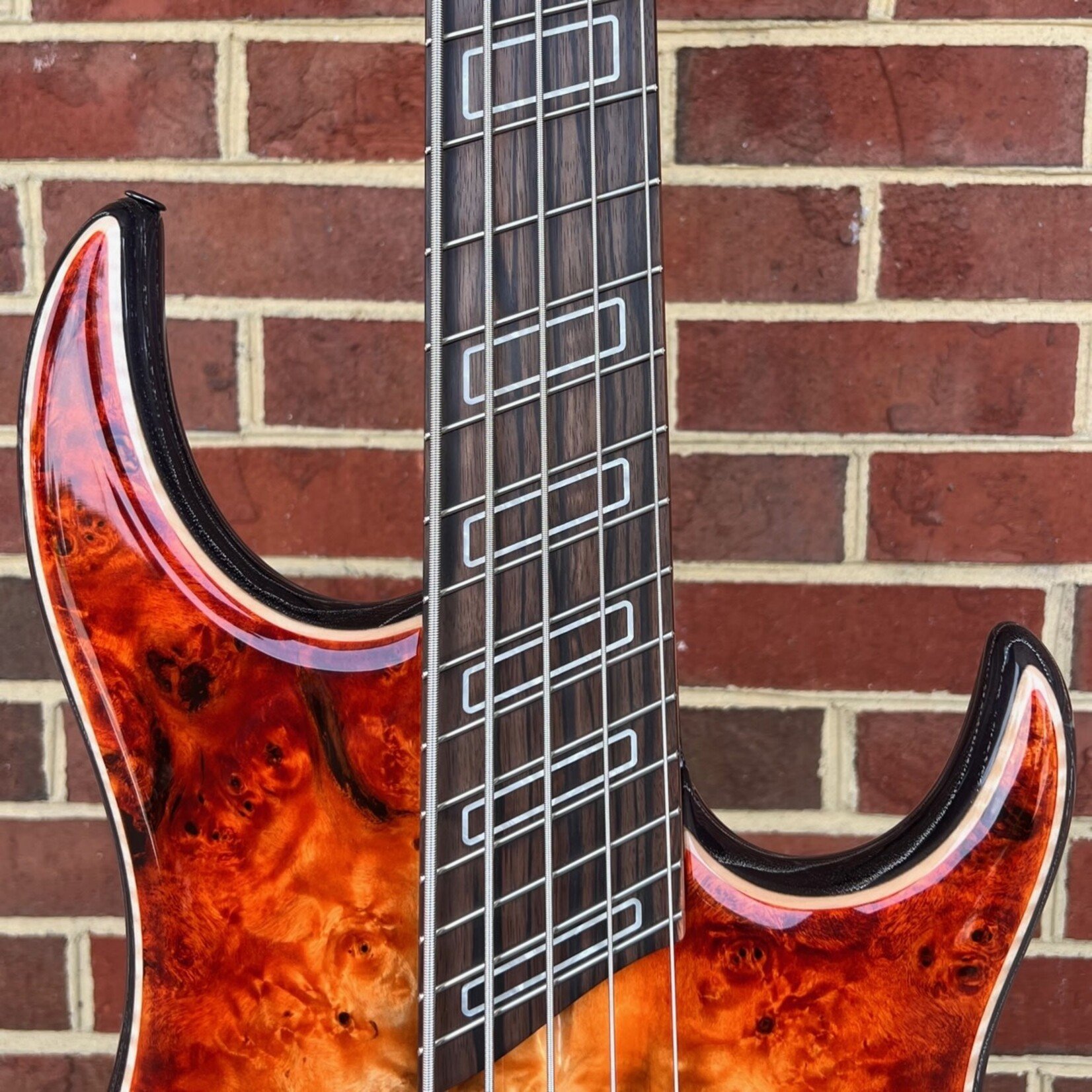 Dingwall Dingwall Z3 Custom 5-String, Explosion Burst, Poplar Burl X-Top, Flame Maple Contrast Layer, Dual Density Swamp Ash Body - Black Ceruse with White Grain Fill, Wenge Neck, Macassar Ebony Fretboard, Ghost Block Inlays, Darkglass Tone Capsule w/ Toggles