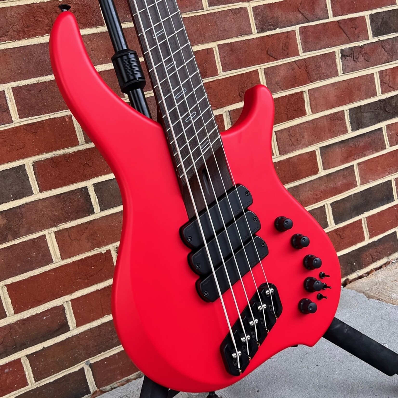 Dingwall Dingwall ABZ Custom 5-String, 3x P-Tone Pickups, Ferrari Red Matte, Swamp Ash Body, Wenge Neck & Fretboard, Ghost Speedo Bar Inlays, Glockenklang Preamp w/ Toggles, Dingwall Gig Bag