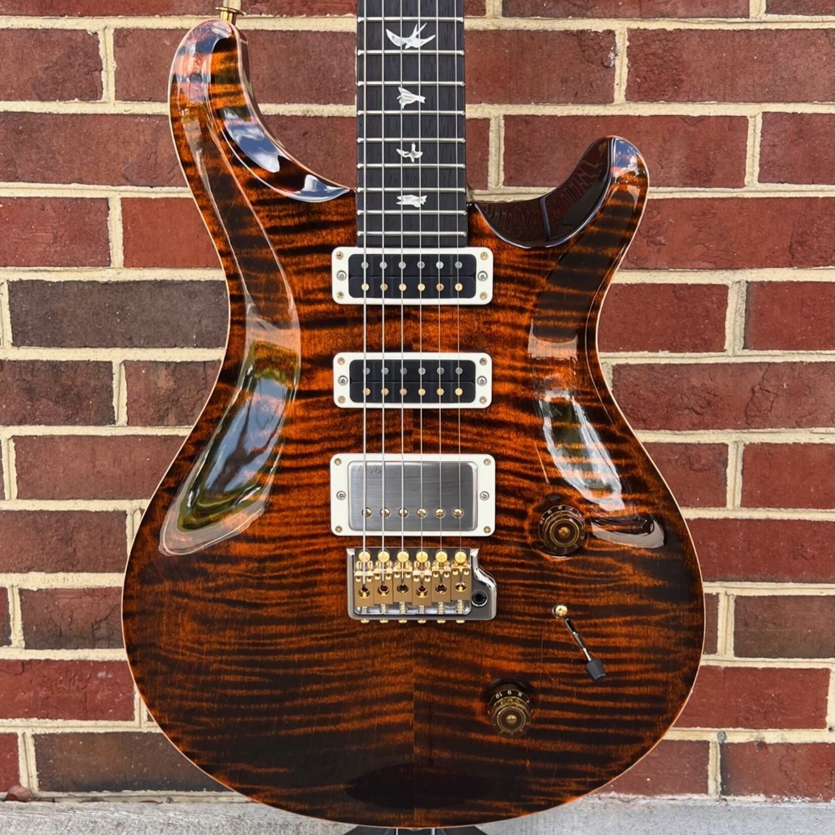 Paul Reed Smith Paul Reed Smith Studio 22, 10-Top, Orange Tiger, Hybrid  Hardware, 85/15 LT & Narrowfield Pickups, Hardshell Case