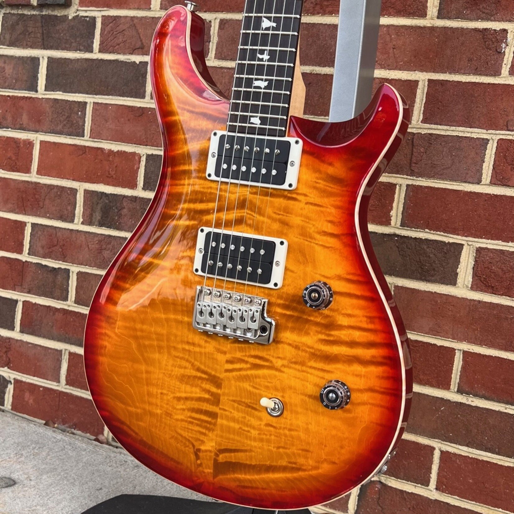 Paul Reed Smith Paul Reed Smith CE24, Dark Cherry Sunburst, Flame Maple Top, Mahogany Body, 85/15 Pickups, Gig Bag