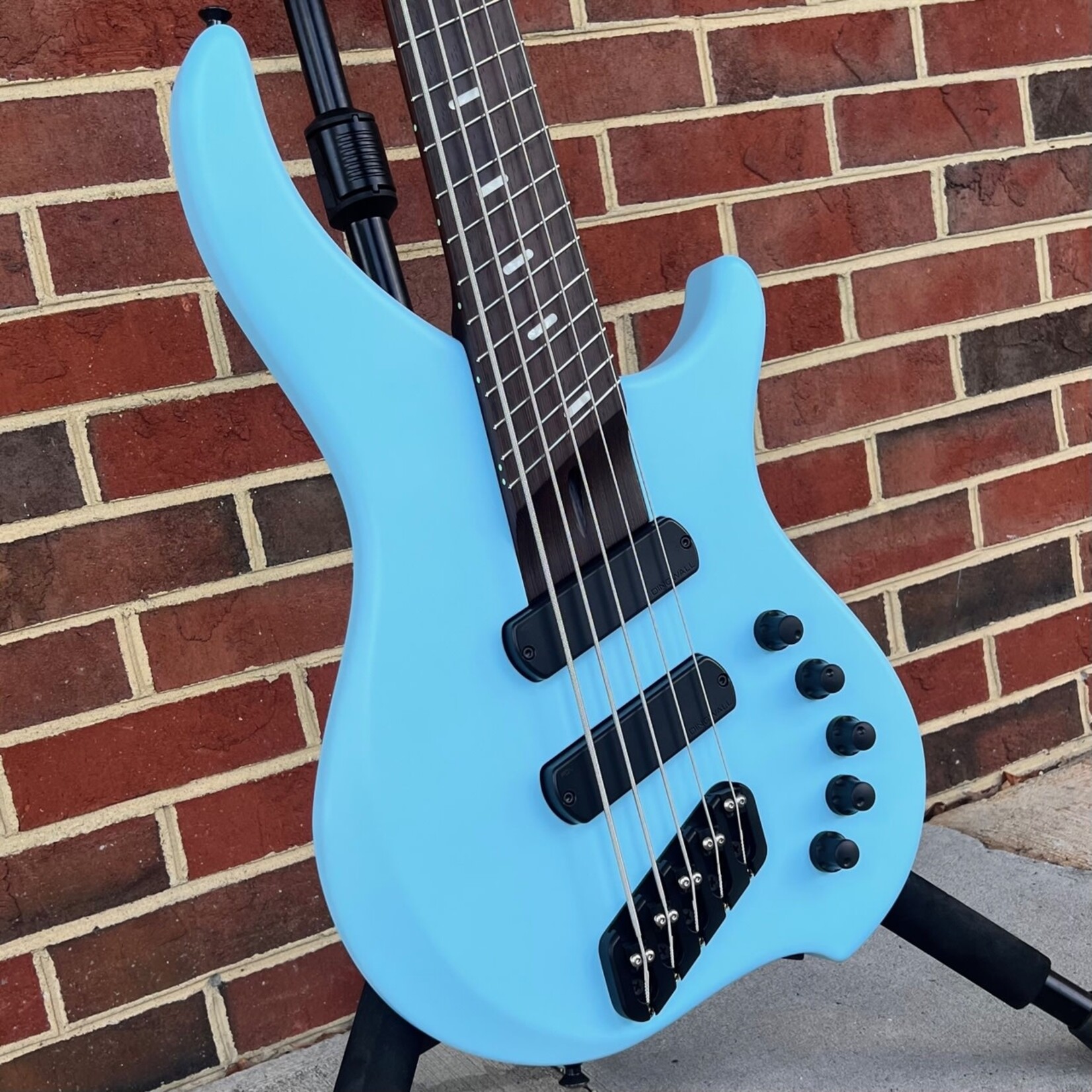 Dingwall Dingwall ABZ Custom 5-String, Sonic Blue Satin, 2x Pickups, Swamp Ash Body, Wenge Neck & Fretboard, Speedo Bar Inlays, Glockenklang Preamp, FDV Pickups, Dingwall Gig Bag