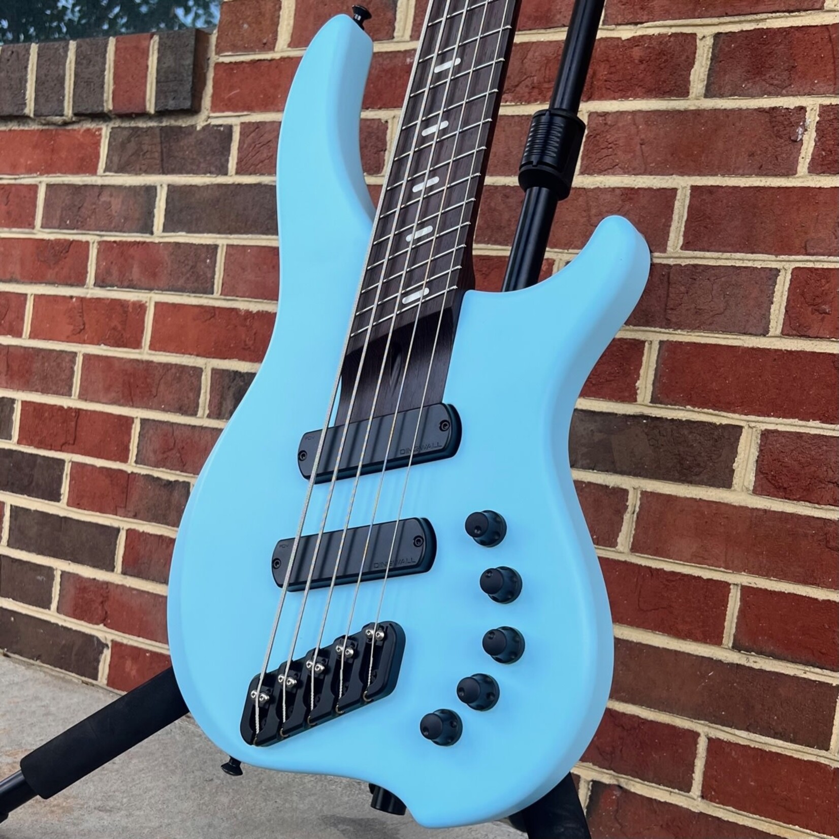 Dingwall Dingwall ABZ Custom 5-String, Sonic Blue Satin, 2x Pickups, Swamp Ash Body, Wenge Neck & Fretboard, Speedo Bar Inlays, Glockenklang Preamp, FDV Pickups, Dingwall Gig Bag