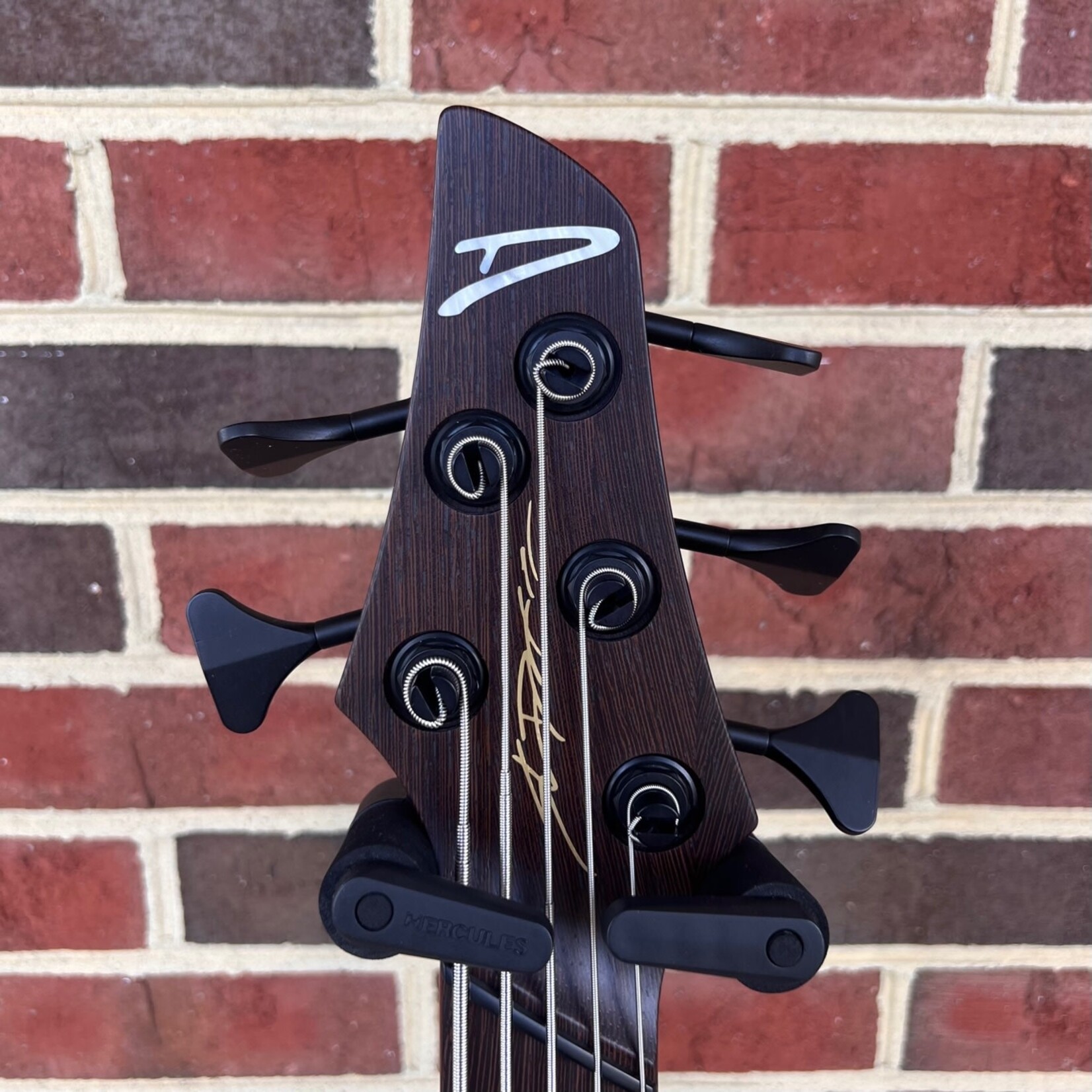 Dingwall Dingwall ABZ Custom 5-String, Sonic Blue Satin, 2x Pickups, Swamp Ash Body, Wenge Neck & Fretboard, Speedo Bar Inlays, Glockenklang Preamp, FDV Pickups, Dingwall Gig Bag