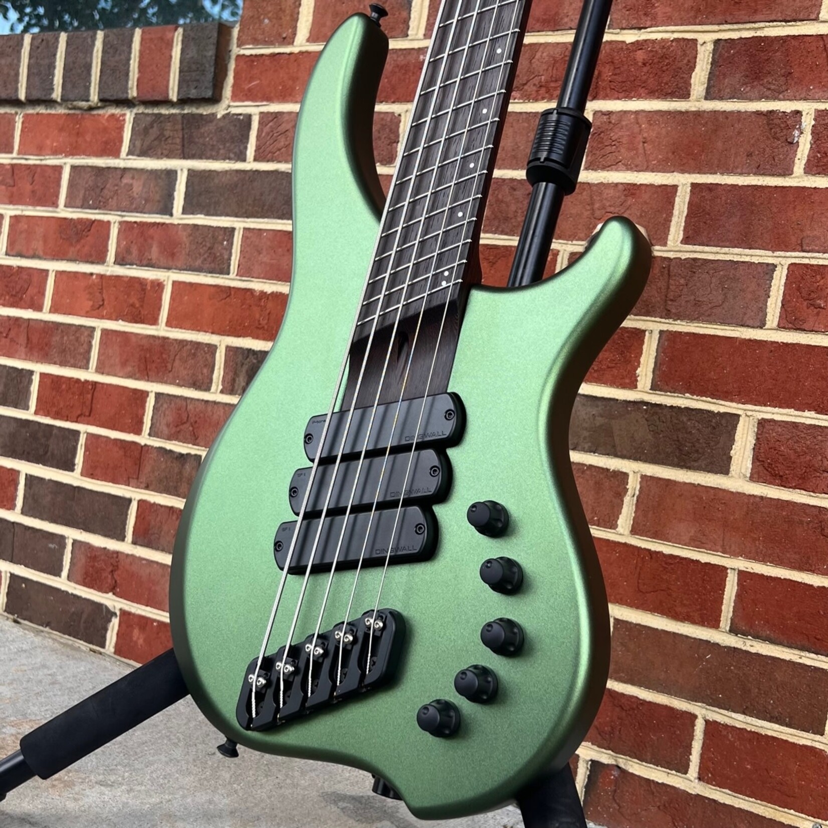 Dingwall Dingwall ABZ Custom 5-String, Olivine Matte, 3x Pickups, Swamp Ash Body, Wenge Neck & Fretboard, P-Tone & Super Fatty II Pickups, Dingwall Gig Bag