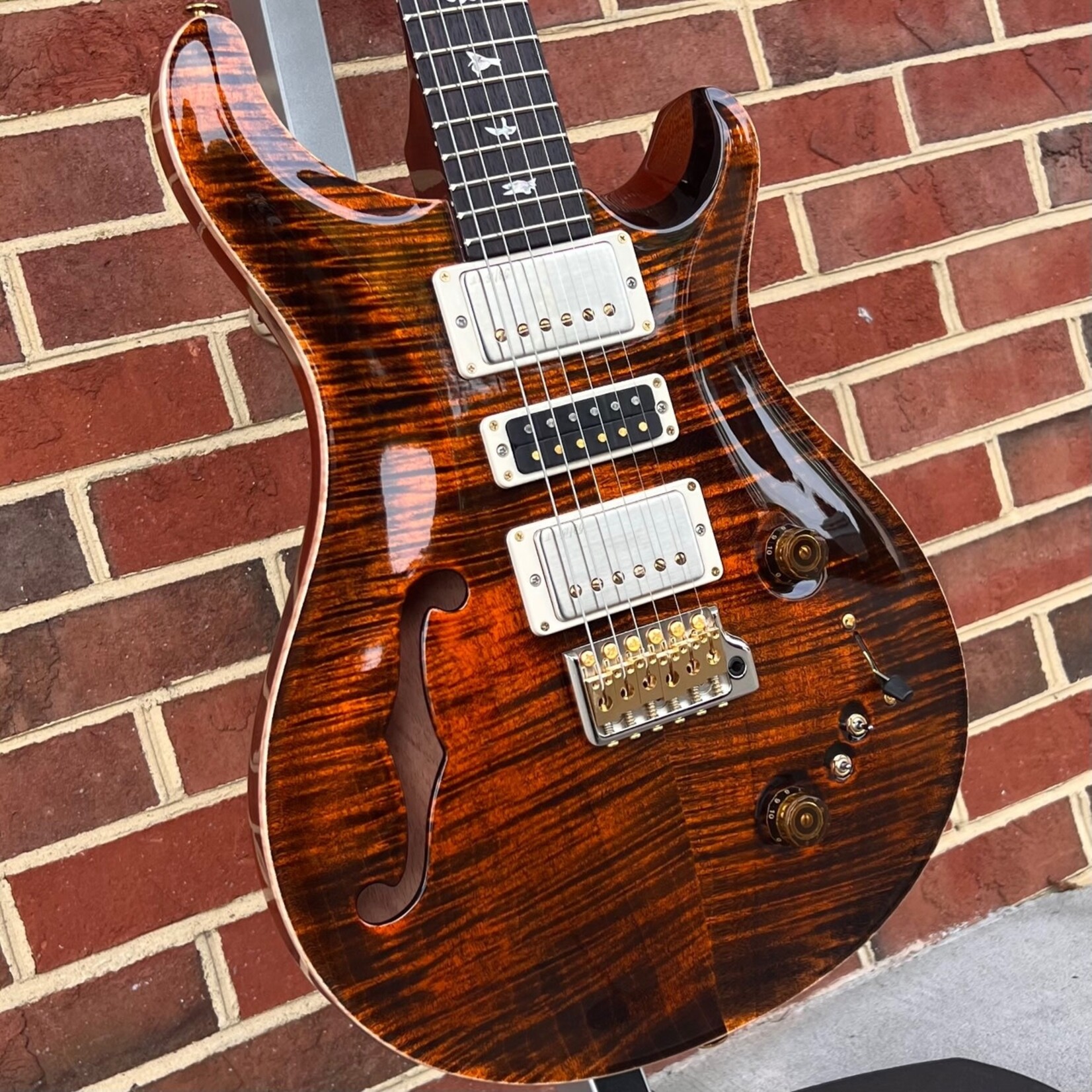 Paul Reed Smith Paul Reed Smith Special 22 Semi-Hollow, 10-Top, Orange Tiger, Hybrid Hardware, Hardshell Case