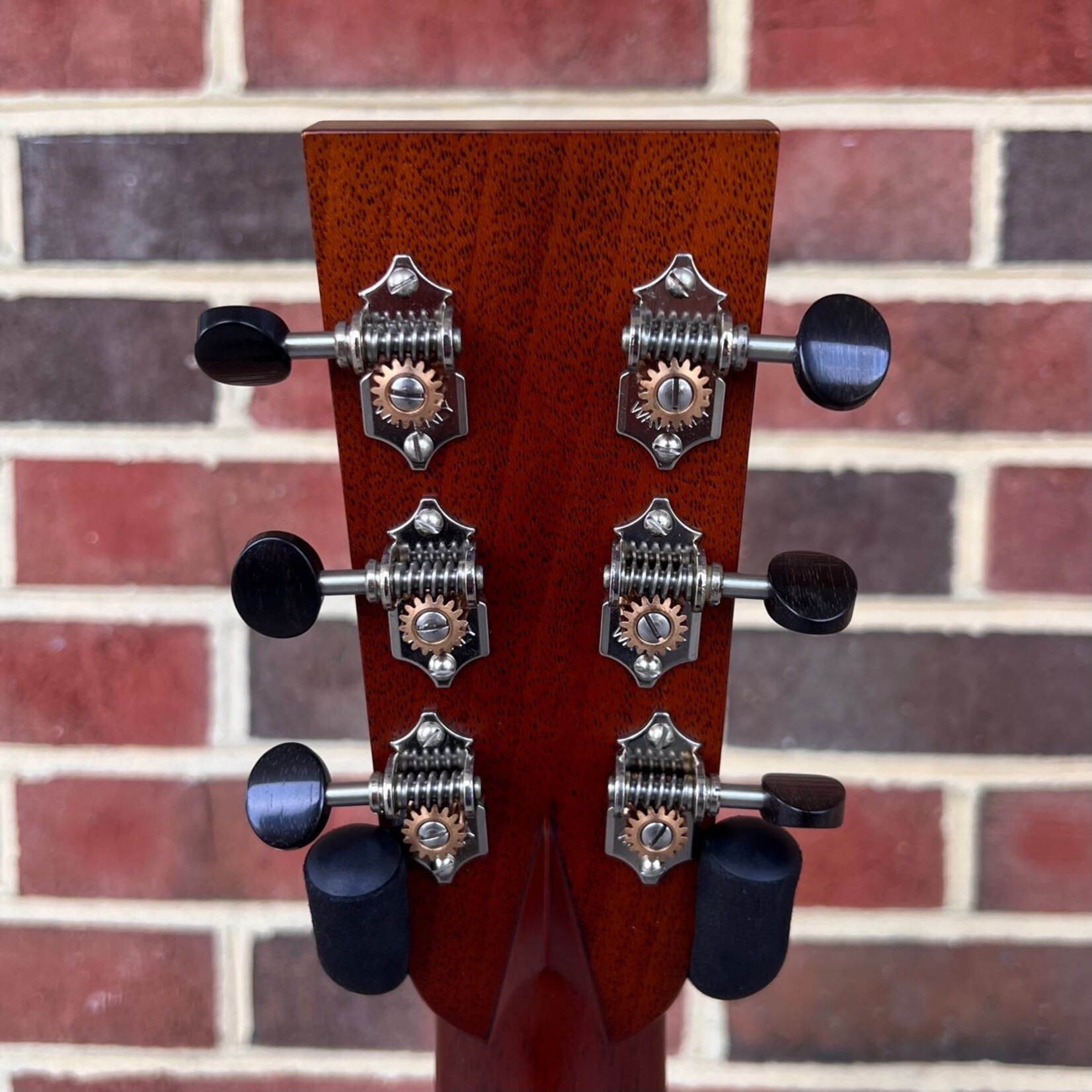 Santa Cruz Guitar Co. Santa Cruz Custom OM, Bearclaw Sitka Spruce Top, Rosewood Back & Sides, Koa Binding (Body, Neck, Headstock), Adirondack Braces w/ Hot Hide Glue, Koa Tail Wedge, Koa Back Strip, Tinted Top, Nickel Waverly Tuners w/ Ebony Buttons, Hardshell Case