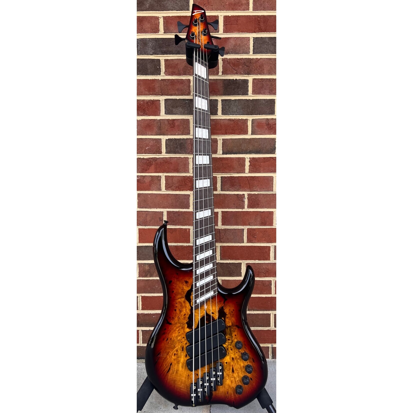 Dingwall Dingwall Z3 Custom 5-String, Buckeye Burl X-Top, Dual Density Swamp Ash Body, 3-Tone Sunburst - Front & Back, Maple Neck, Wenge Fretboard, Block Inlays - White Pearloid, Super Fatty II & P-Tone Pickups, Darkglass Tone Capsule, Dingwall Deluxe Gig