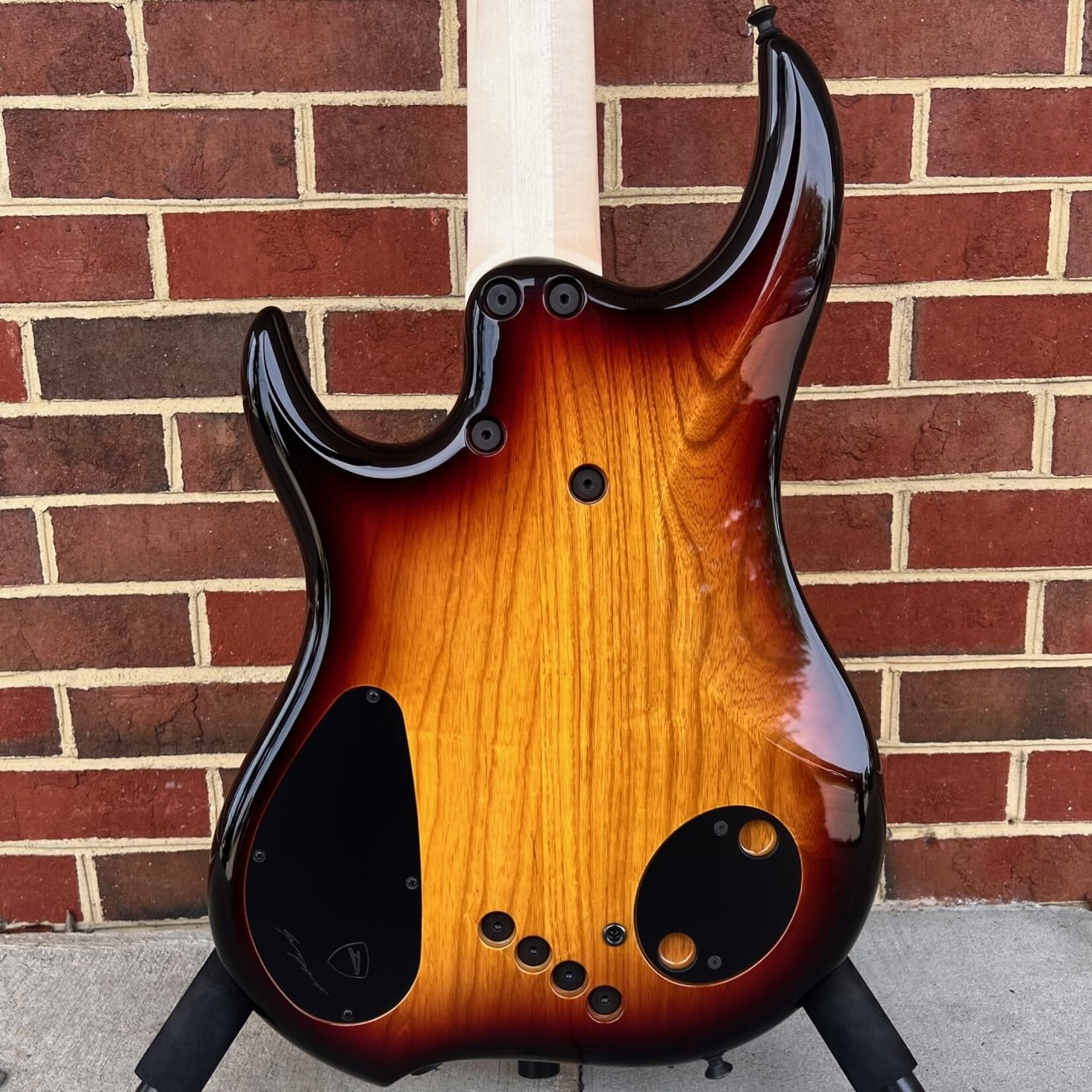 Dingwall Dingwall Z3 Custom 5-String, Buckeye Burl X-Top, Dual Density Swamp Ash Body, 3-Tone Sunburst - Front & Back, Maple Neck, Wenge Fretboard, Block Inlays - White Pearloid, Super Fatty II & P-Tone Pickups, Darkglass Tone Capsule, Dingwall Deluxe Gig