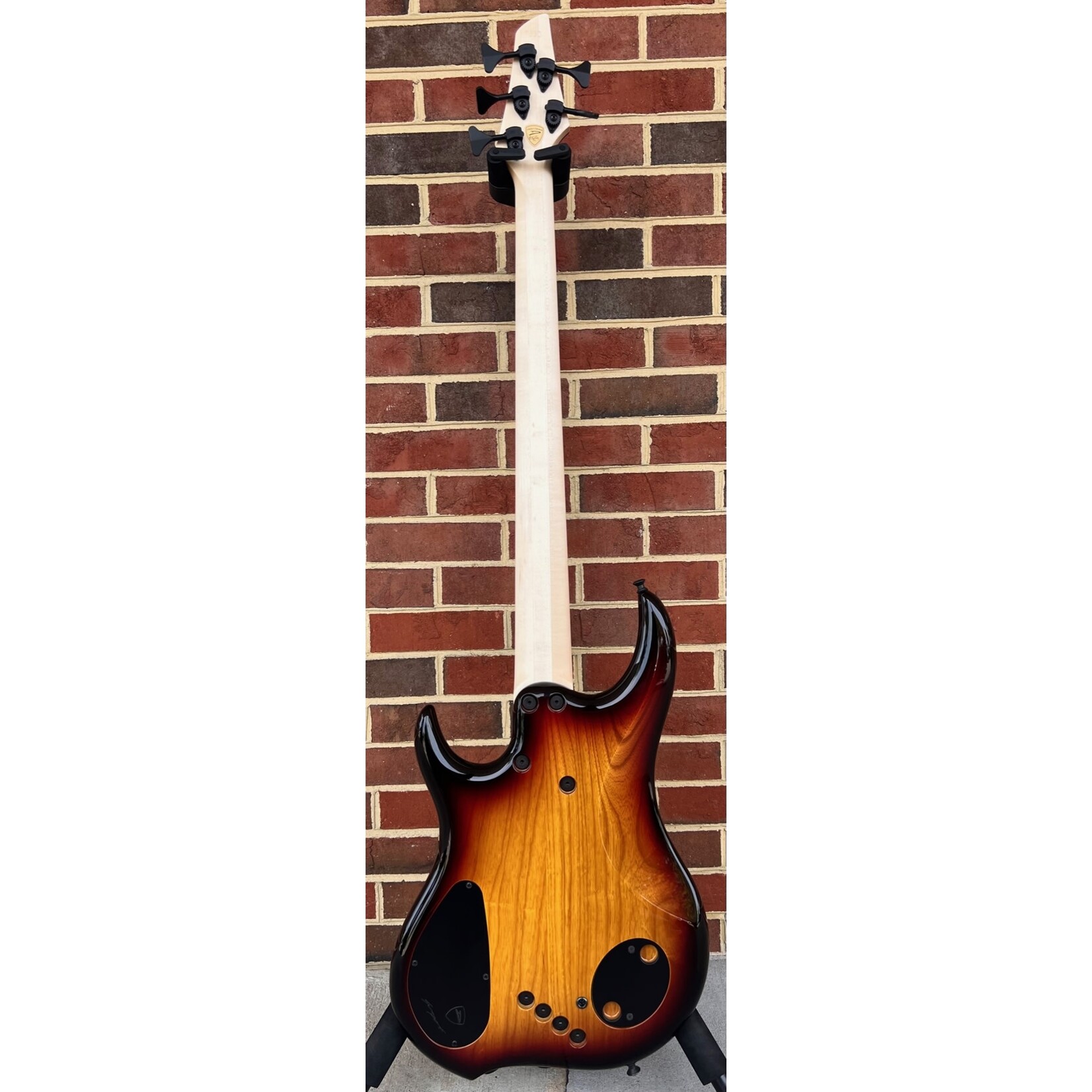Dingwall Dingwall Z3 Custom 5-String, Buckeye Burl X-Top, Dual Density Swamp Ash Body, 3-Tone Sunburst - Front & Back, Maple Neck, Wenge Fretboard, Block Inlays - White Pearloid, Super Fatty II & P-Tone Pickups, Darkglass Tone Capsule, Dingwall Deluxe Gig