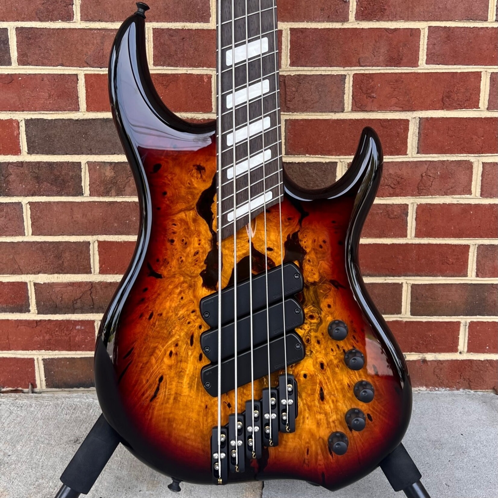 Dingwall Dingwall Z3 Custom 5-String, Buckeye Burl X-Top, Dual Density Swamp Ash Body, 3-Tone Sunburst - Front & Back, Maple Neck, Wenge Fretboard, Block Inlays - White Pearloid, Super Fatty II & P-Tone Pickups, Darkglass Tone Capsule, Dingwall Deluxe Gig
