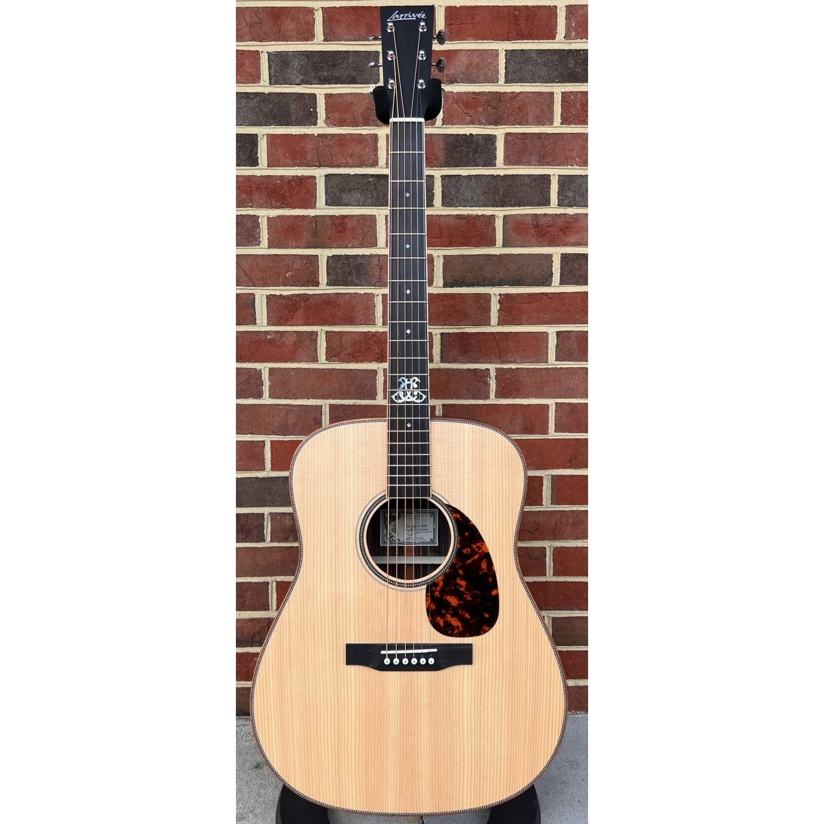 Larrivee Larrivee D-40RW Bluegrass Special, Select Sitka Spruce Bluegrass Top, Rosewood Back & Sides, Enlarged Soundhole, JCL 12th Fret Inlay, Koa Binding, Hardshell Case