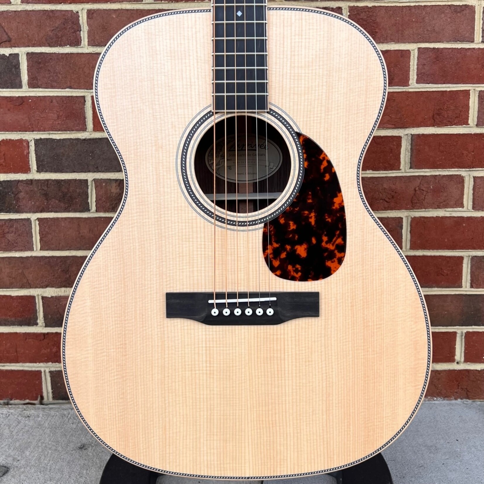 Larrivee OM-40R Fast Neck Special, Sitka Spruce Top, Rosewood Back & Sides,  Vine Headstock Logo, Multistrip Purfling, Maple Binding, Ebony Bridge &  Fretboard, Bone Nut & Saddle, Hardshell Case - The Music