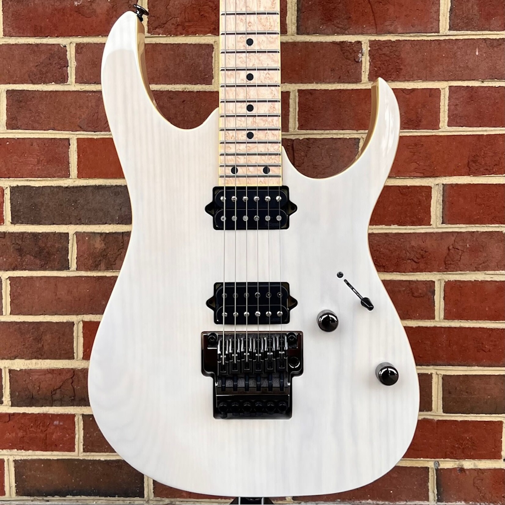 Ibanez Ibanez Prestige RG, Antique White, Ash Body, Birdseye Maple Fretboard, DiMarzio Tone Zone/Air Norton Pickups, Hardshell Case