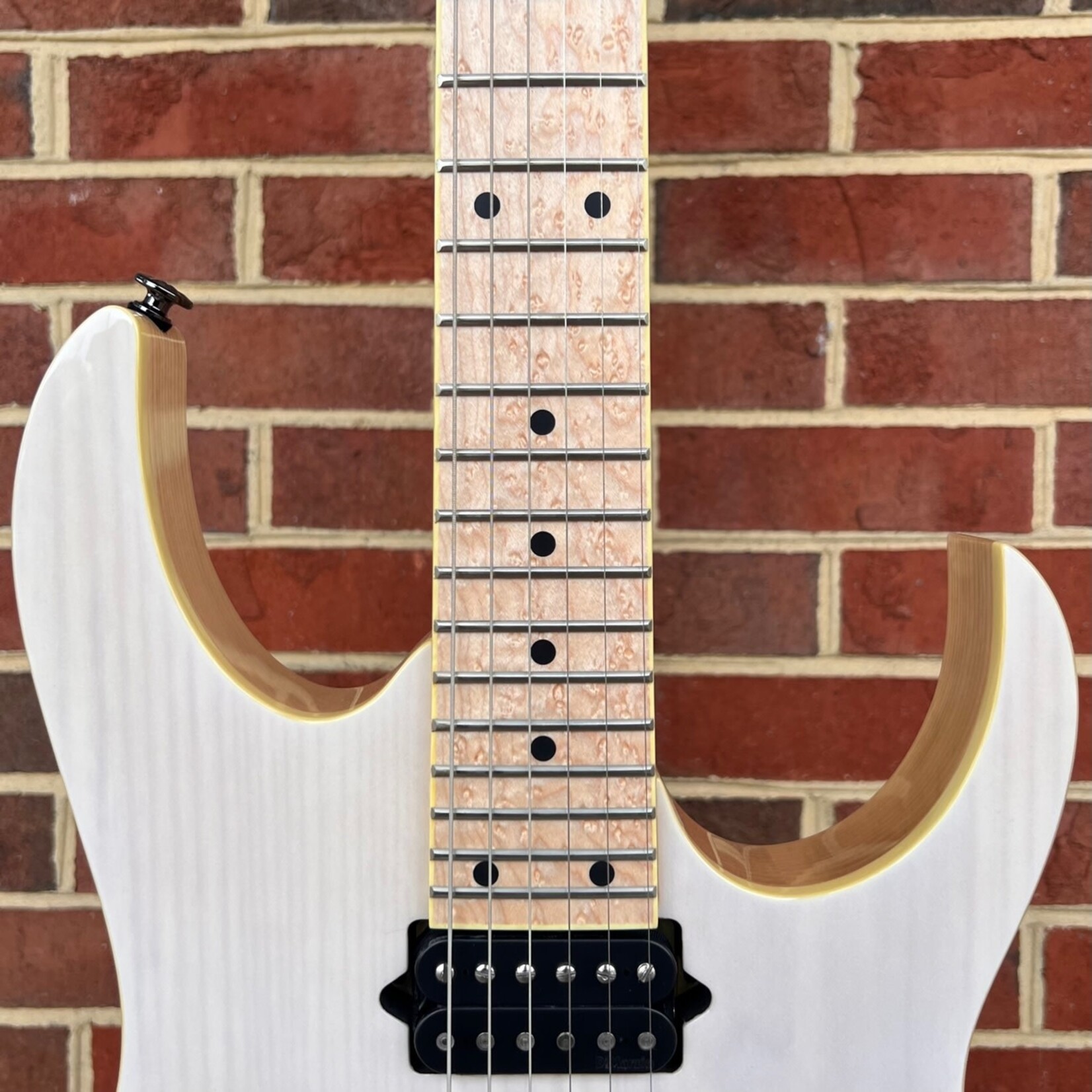 Ibanez Ibanez Prestige RG, Antique White, Ash Body, Birdseye Maple Fretboard, DiMarzio Tone Zone/Air Norton Pickups, Hardshell Case