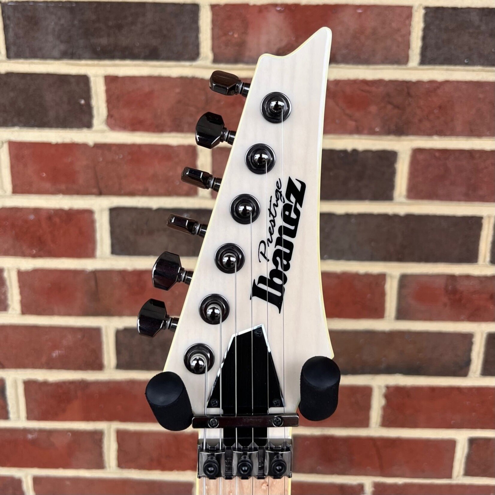 Ibanez Ibanez Prestige RG, Antique White, Ash Body, Birdseye Maple Fretboard, DiMarzio Tone Zone/Air Norton Pickups, Hardshell Case