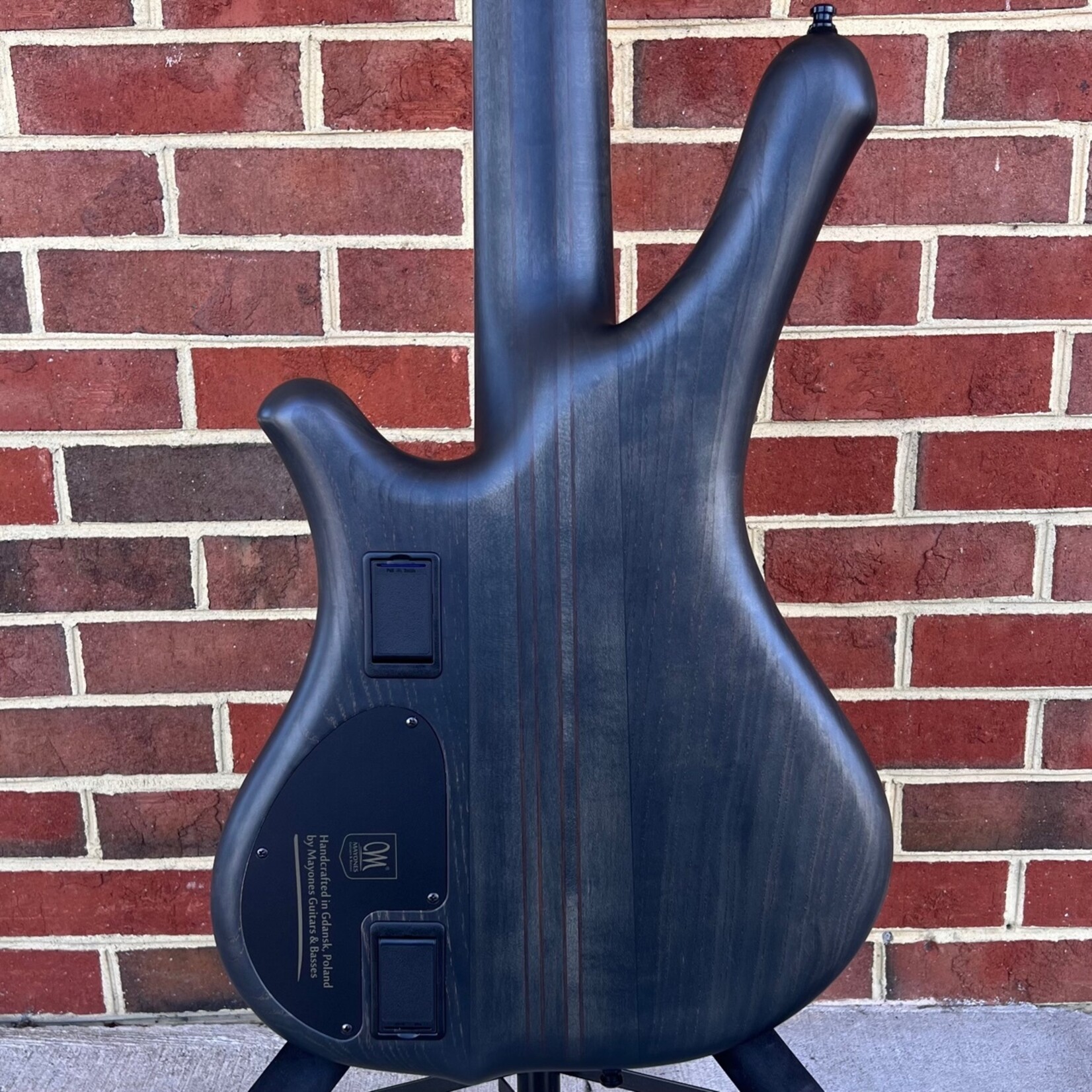 Mayones Mayones Comodous 5-String, Liquid Black Satin, 3A Eye Poplar Top, Swamp Ash Body, 9pc Maple/Mahogany Neck-Thru, 4A Pale Moon Ebony Fretboard, Aguilar DCB G4 Pickups, Aguilar OBP-3 Preamp, Mayones Hybrid Case