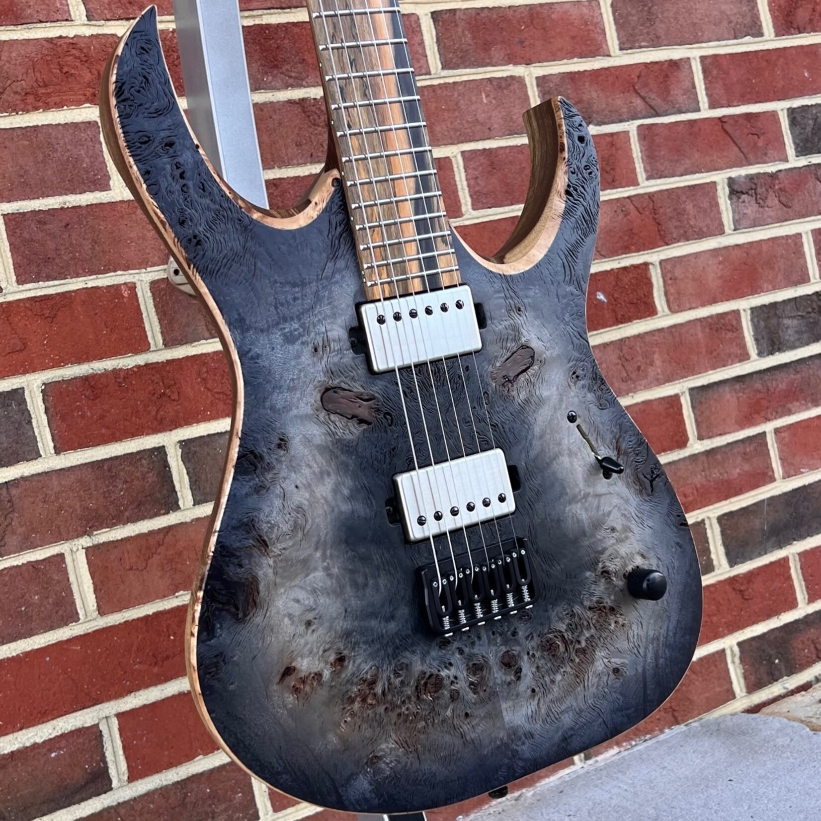 Mayones Mayones Duvell Elite 6-String, Galaxy Eye Black RAW, 4A Eye Poplar Top, Black Limba Body, 3A Pale Moon Ebony Fretboard, Mayones Velvetrone Pickups, Hipshot Bridge & Locking Tuners, Mayones Hybrid Case