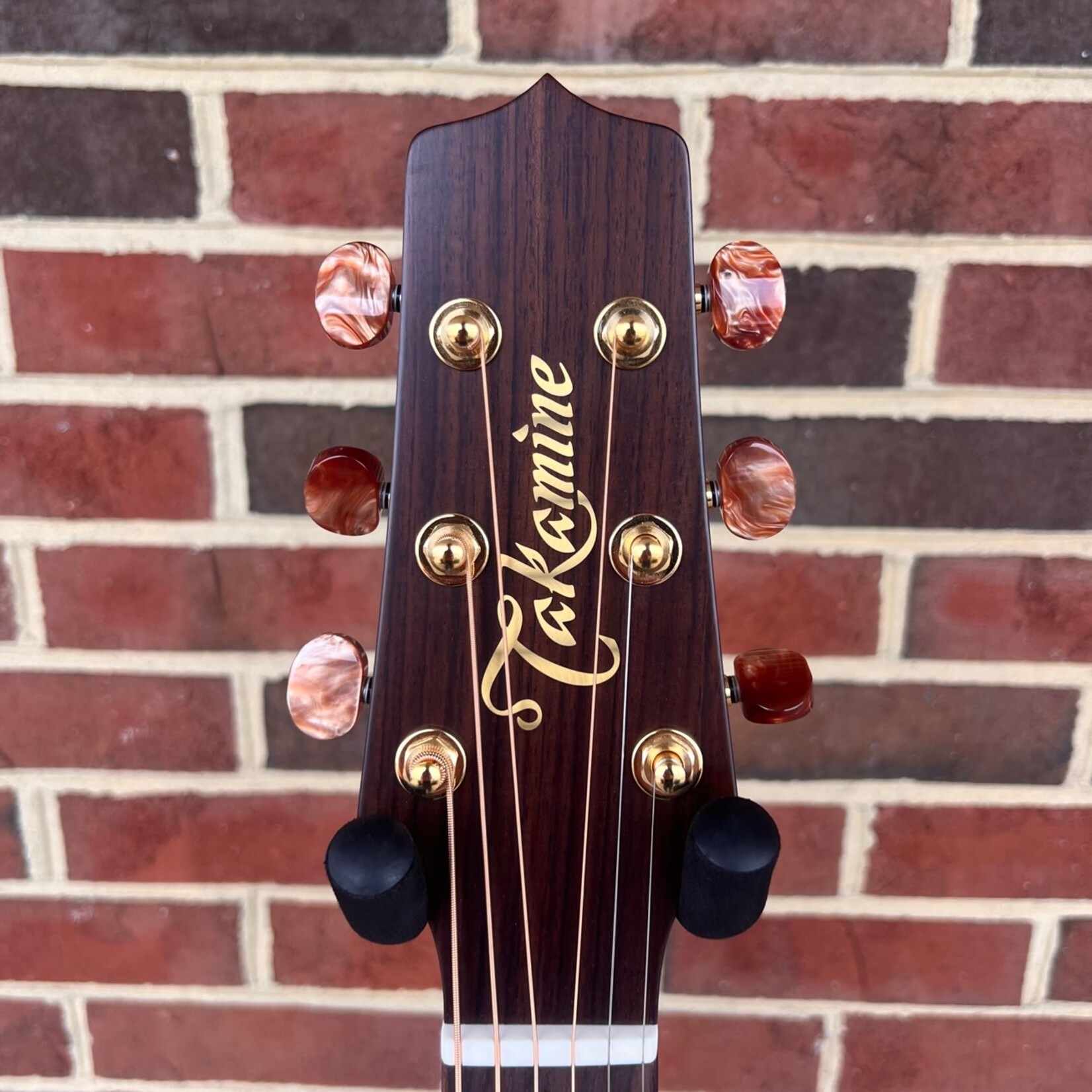 Takamine Takamine GB7C Garth Brooks Signature Model, Solid Cedar Top, Solid Indian Rosewood Back, CT 4B II Electronics, Hardshell Case