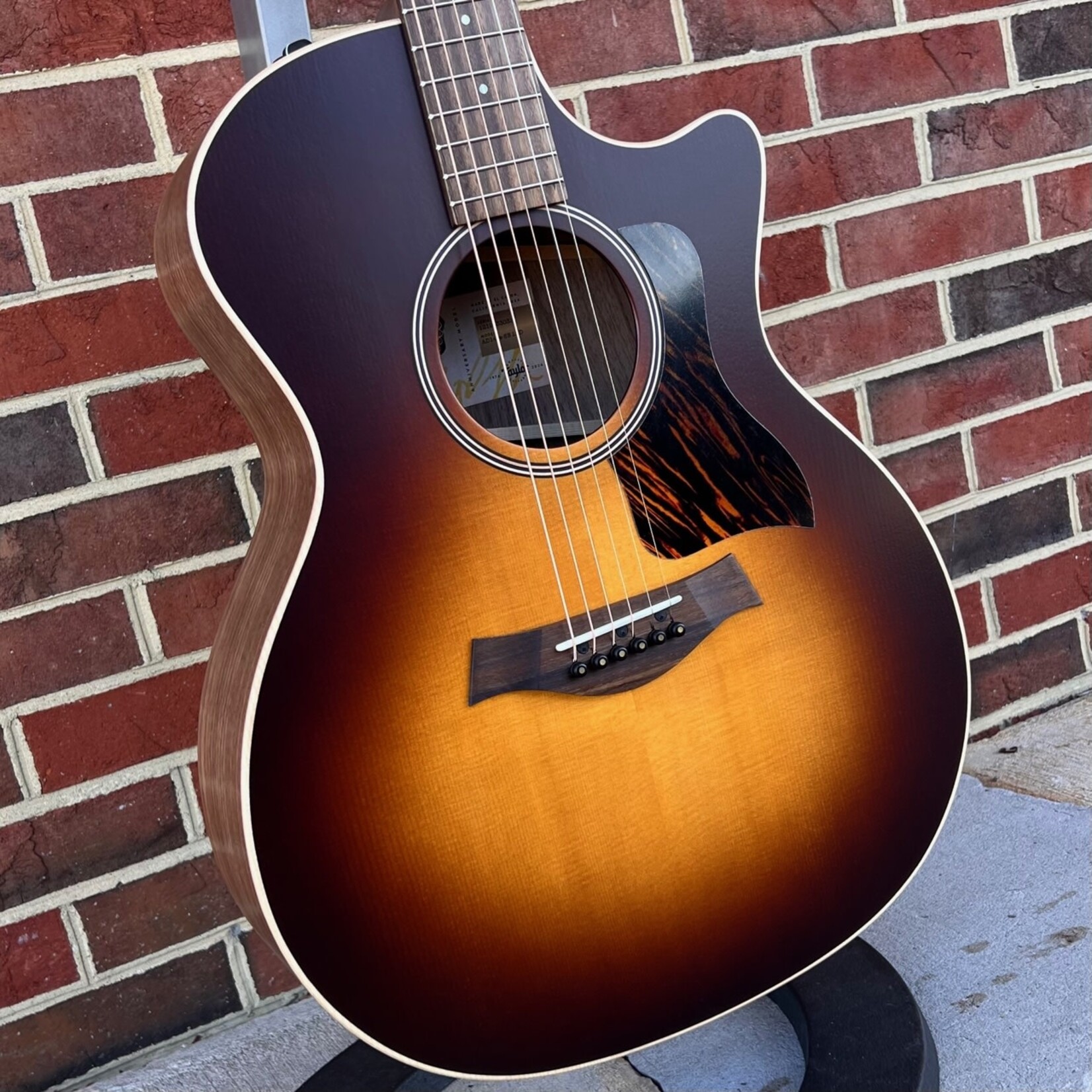 Taylor Taylor 50th Anniversary AD14ce-SB LTD, American Dream, Tobacco Sunburst, Solid Sitka Spruce Top, Solid Walnut Back & Sides, ES2 Electronics, Aero Case