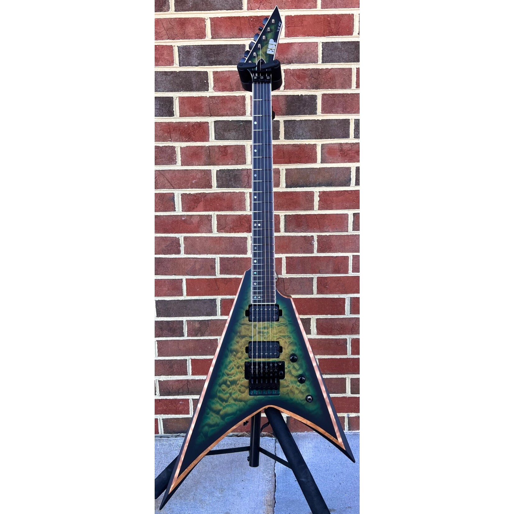 ESP ESP USA V-II FR, Dark Lime Sunburst Satin, Quilted Maple Top, Mahogany Body, 3pc Maple Neck-Thru Body, Seymour Duncan Pegasus/Sentient Pickups, Floyd Rose Tremolo, Hardshell Case