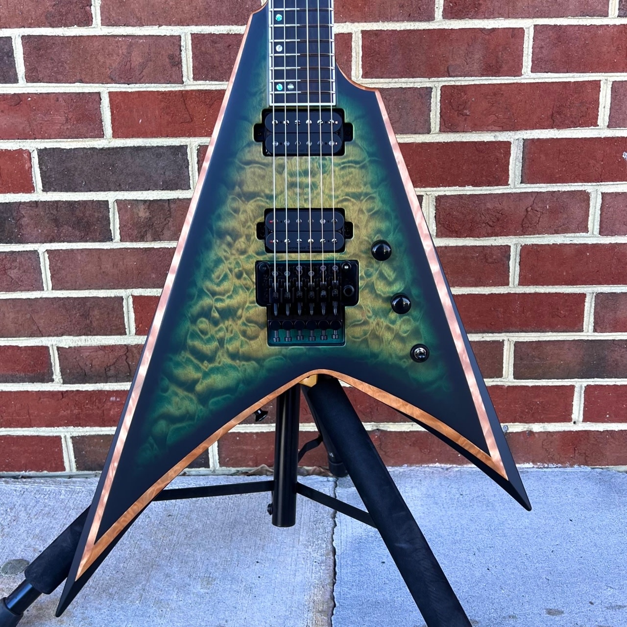 ESP USA V-II FR, Dark Lime Sunburst Satin, Quilted Maple Top