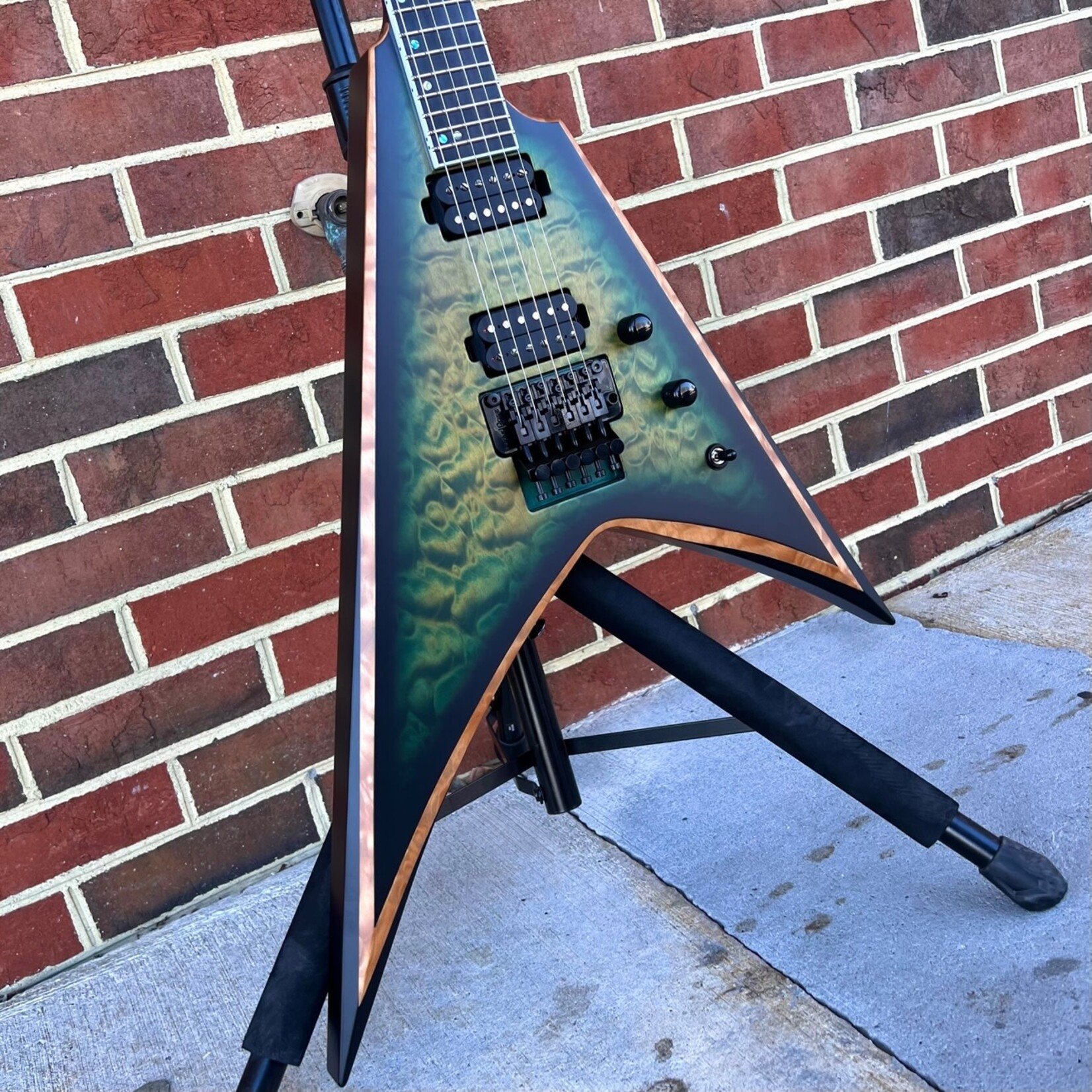 ESP ESP USA V-II FR, Dark Lime Sunburst Satin, Quilted Maple Top, Mahogany Body, 3pc Maple Neck-Thru Body, Seymour Duncan Pegasus/Sentient Pickups, Floyd Rose Tremolo, Hardshell Case