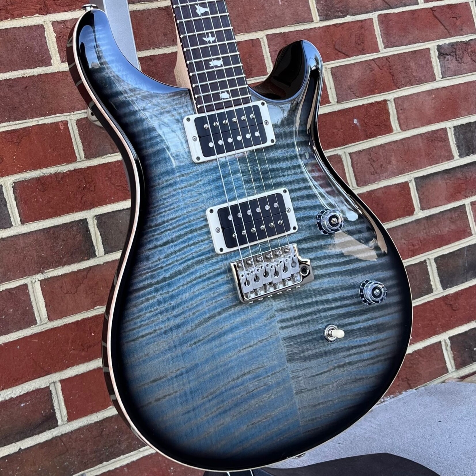 Paul Reed Smith Paul Reed Smith CE24, Faded Blue Smokeburst, Pattern Thin, 85/15 Pickups, Gig Bag