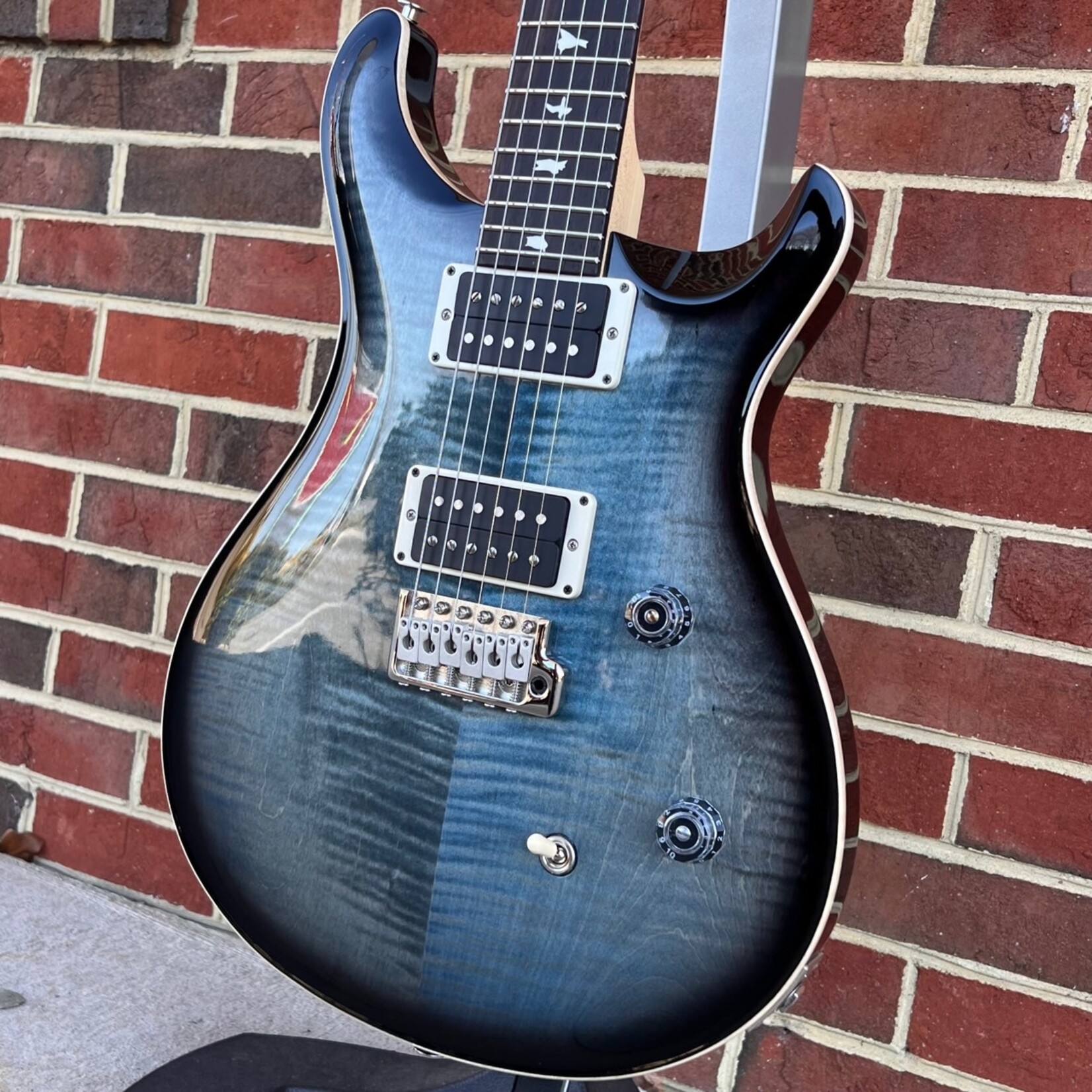 Paul Reed Smith Paul Reed Smith CE24, Faded Blue Smokeburst, Pattern Thin, 85/15 Pickups, Gig Bag