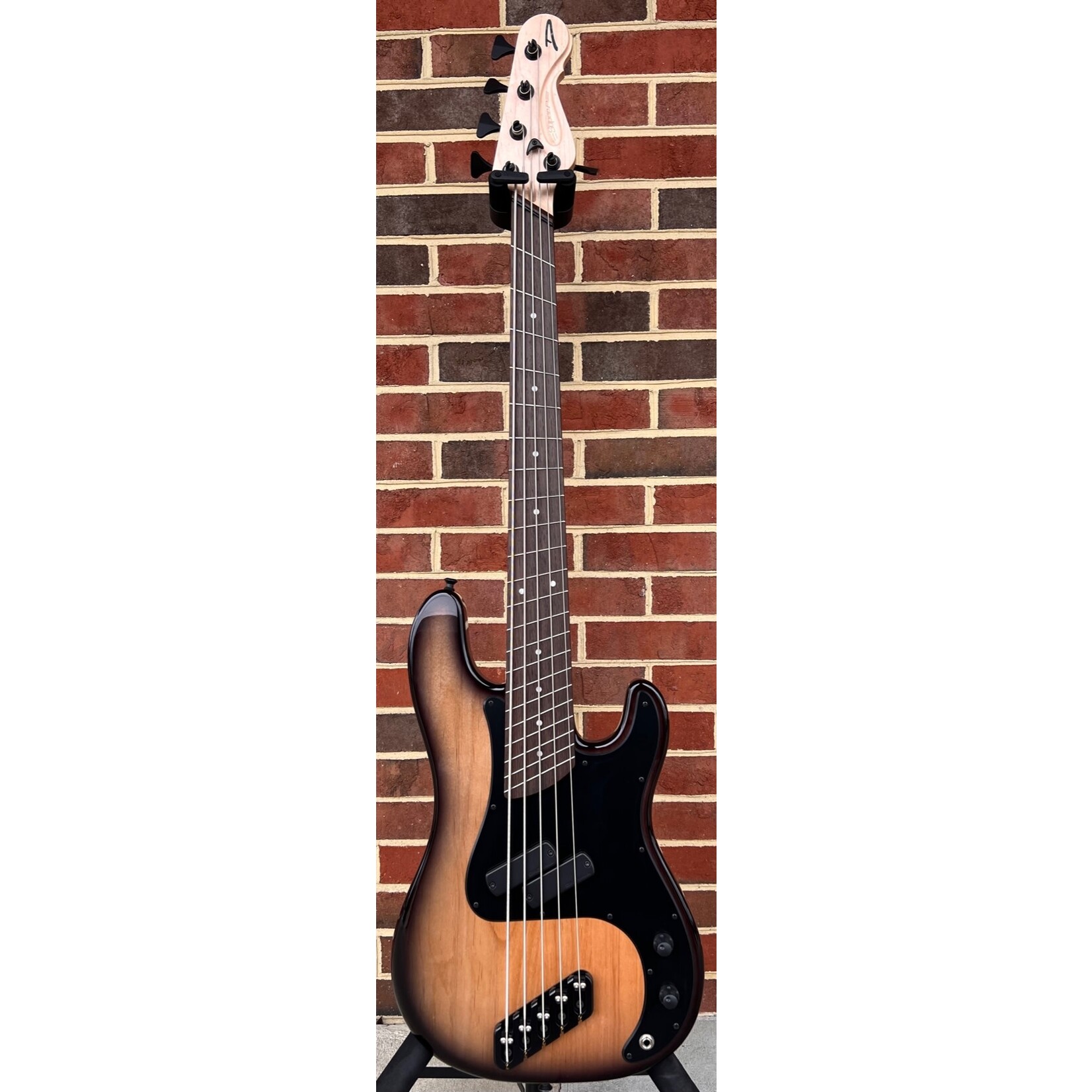 Dingwall Dingwall Super P Custom 5-String, Natural to Black Burst, Alder Body, 1pc Maple Neck, Matte Black Pickguard, Black Hardware, Dingwall Deluxe Gig Bag, SN# 7033