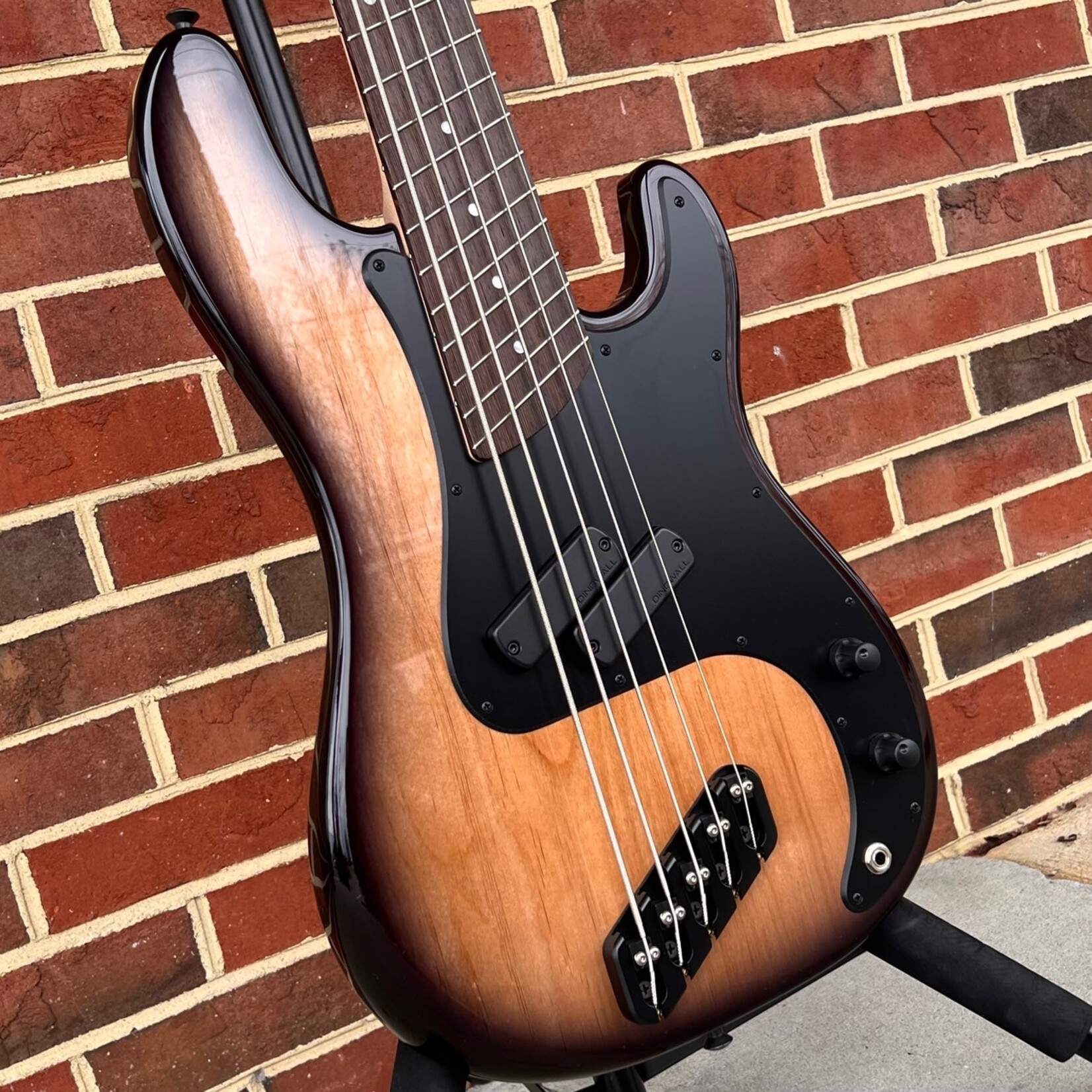 Dingwall Dingwall Super P Custom 5-String, Natural to Black Burst, Alder Body, 1pc Maple Neck, Matte Black Pickguard, Black Hardware, Dingwall Deluxe Gig Bag, SN# 7033
