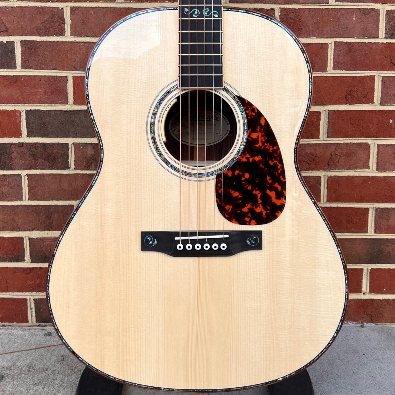 Larrivee Larrivee L-10E Custom, European Alpine Moon Spruce Top, Indian Rosewood Back & Sides, Koa Body Binding, LR Baggs Anthem Pickup, Hardshell Case