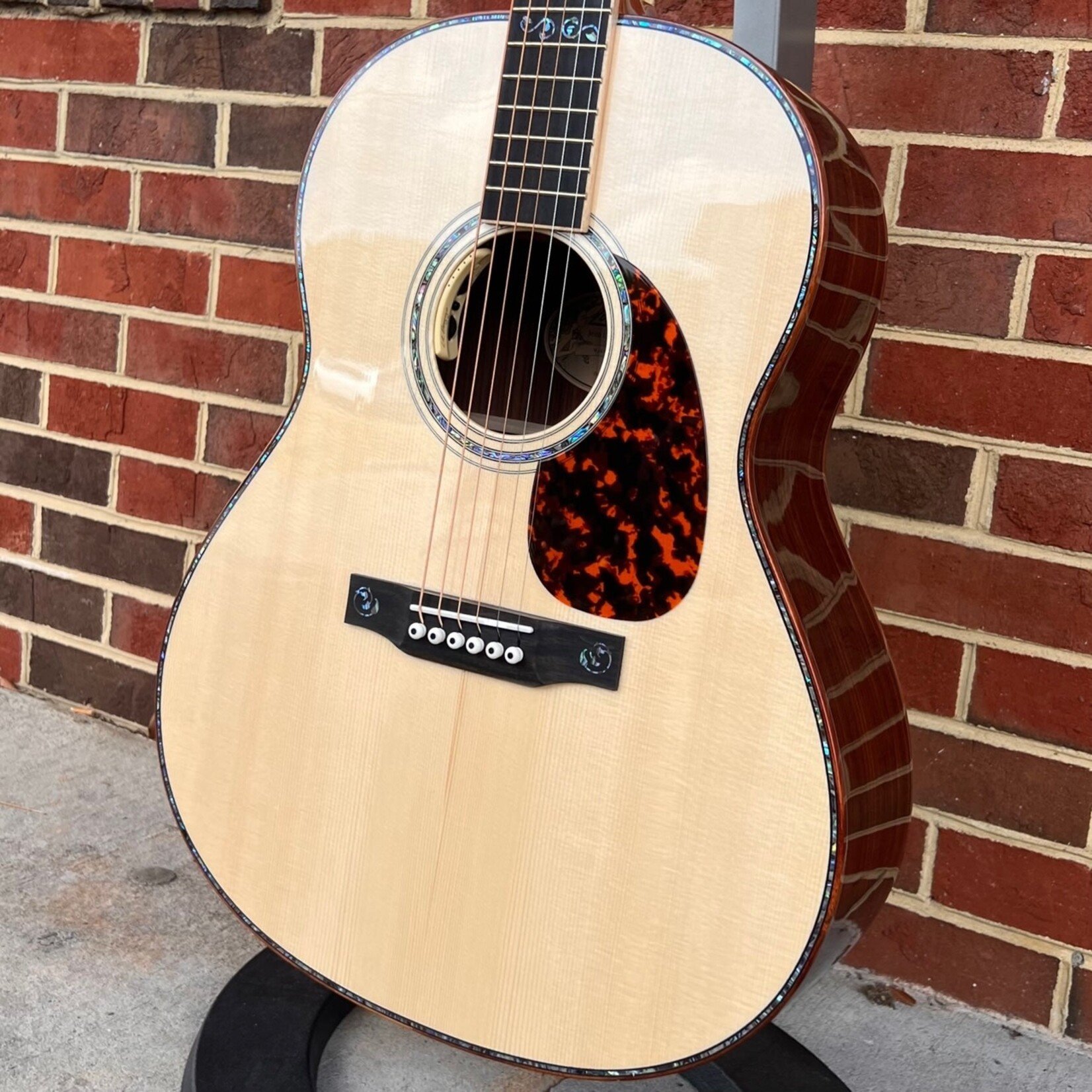 Larrivee Larrivee L-10E Custom, European Alpine Moon Spruce Top, Indian Rosewood Back & Sides, Koa Body Binding, LR Baggs Anthem Pickup, Hardshell Case