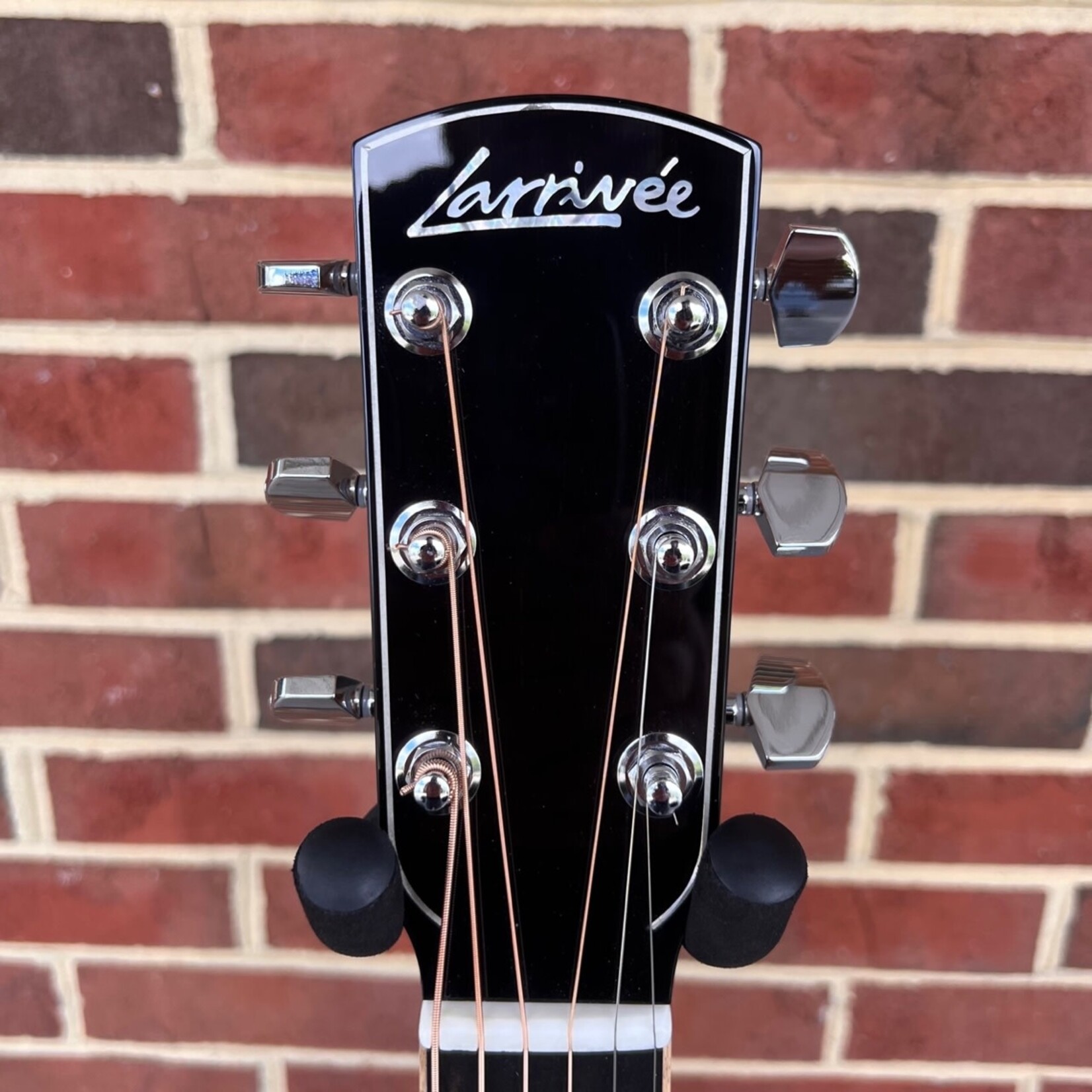 Larrivee Larrivee L-10E Custom, European Alpine Moon Spruce Top, Indian Rosewood Back & Sides, Koa Body Binding, LR Baggs Anthem Pickup, Hardshell Case