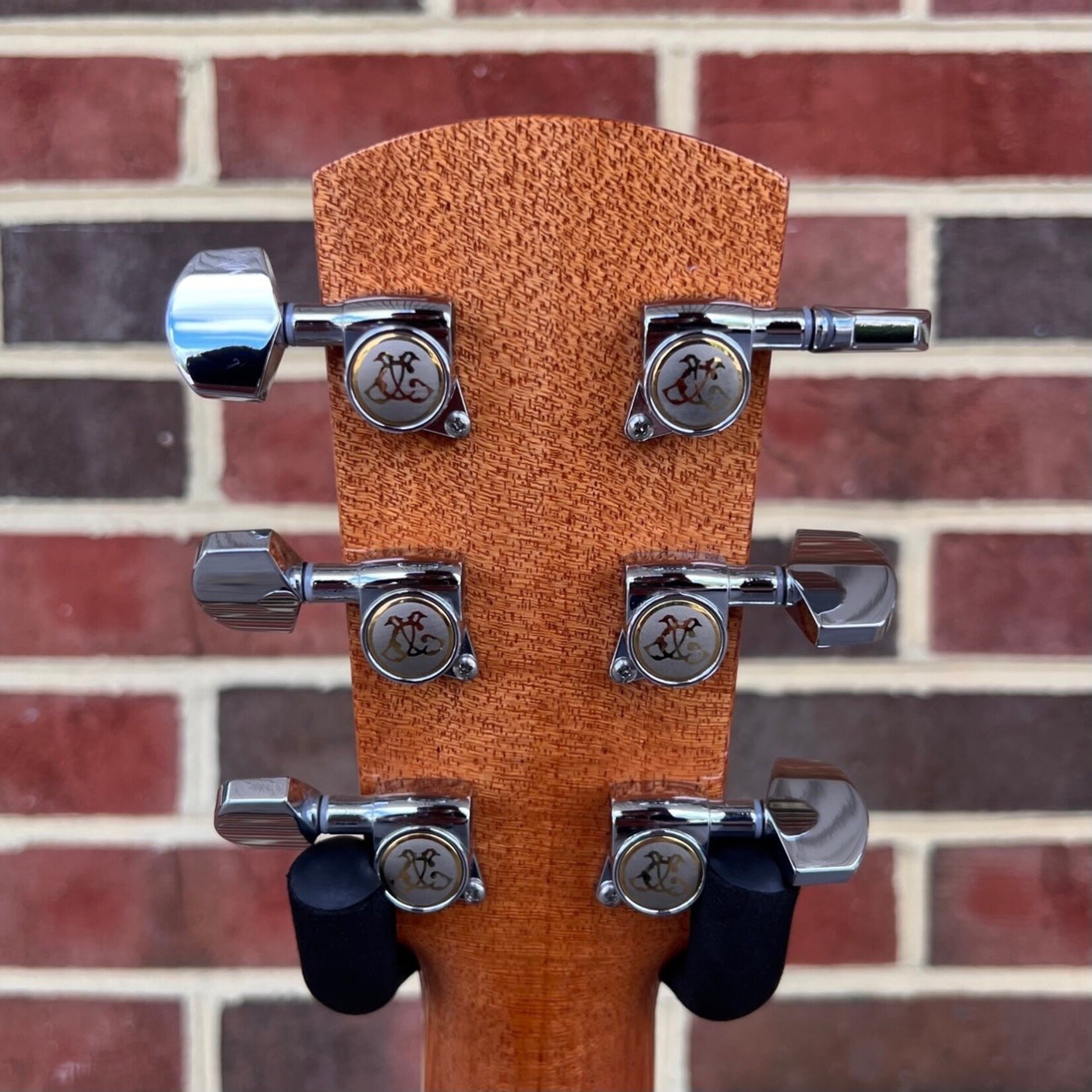 Larrivee Larrivee L-10E Custom, European Alpine Moon Spruce Top, Indian Rosewood Back & Sides, Koa Body Binding, LR Baggs Anthem Pickup, Hardshell Case