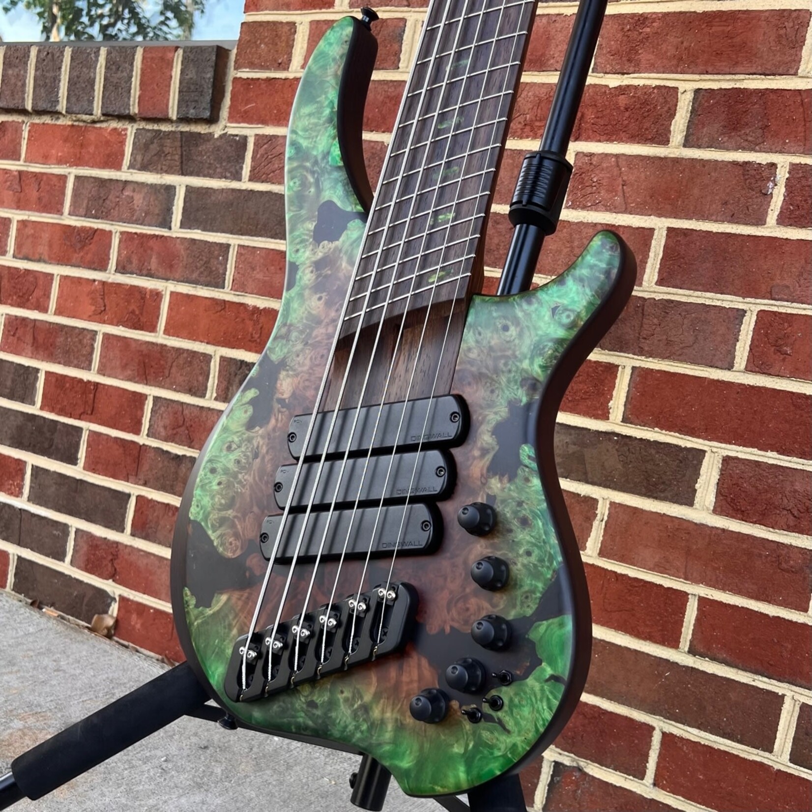 Dingwall Dingwall ABZ Custom 6-String, Trans Brown to Green Reverseburst, Buckeye Burl X-Top, Swamp Ash Body, Wenge Neck & Fretboard, Speedo Bars Inlays - Matching Wood, Darkglass Tone Capsule w/ Toggles, Dingwall Gig Bag