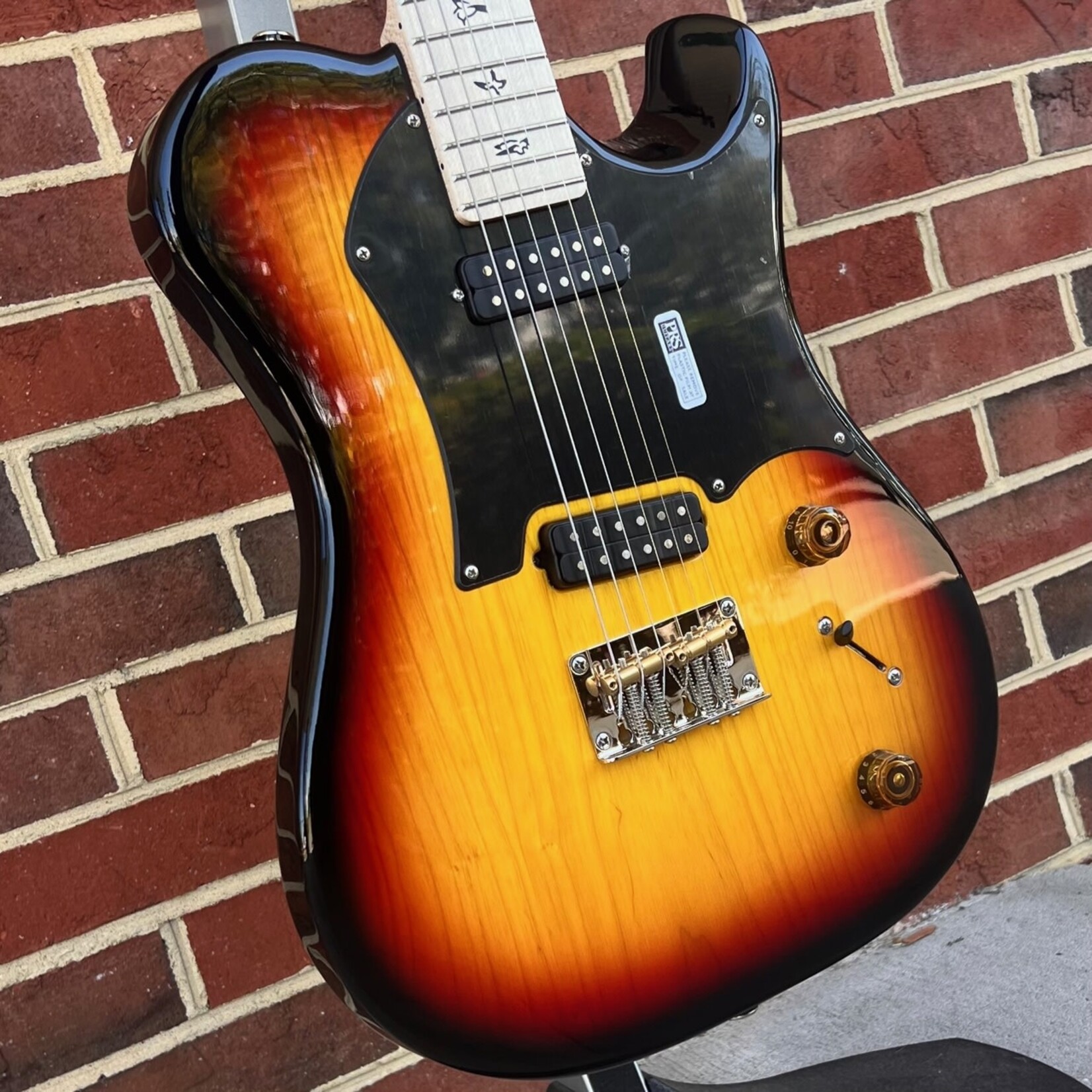 Paul Reed Smith Paul Reed Smith MK53 Myles Kennedy Signature Model, Tri-Color Sunburst, Swamp Ash Body, Maple Neck, Maple Fretboard, MK Neck Shape, Narrowfield MK Pickups, Gig Bag