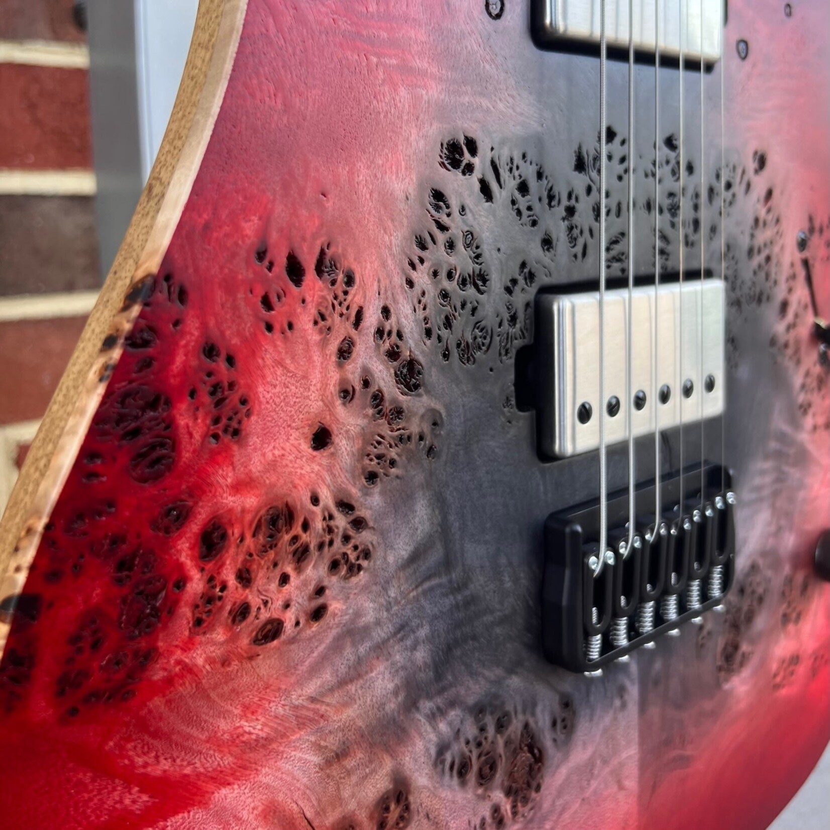 Mayones Mayones Duvell Elite 6, Supernova Red RAW, 4A Eye Poplar Top, Black Limba Body, 4A Pale Moon Ebony Fretboard, Pale Moon Ebony Knob, Mayones Velvetrone Ironside + Solium Pickups, Hipshot Brige & Locking Tuners, Mayones Hybrid Case