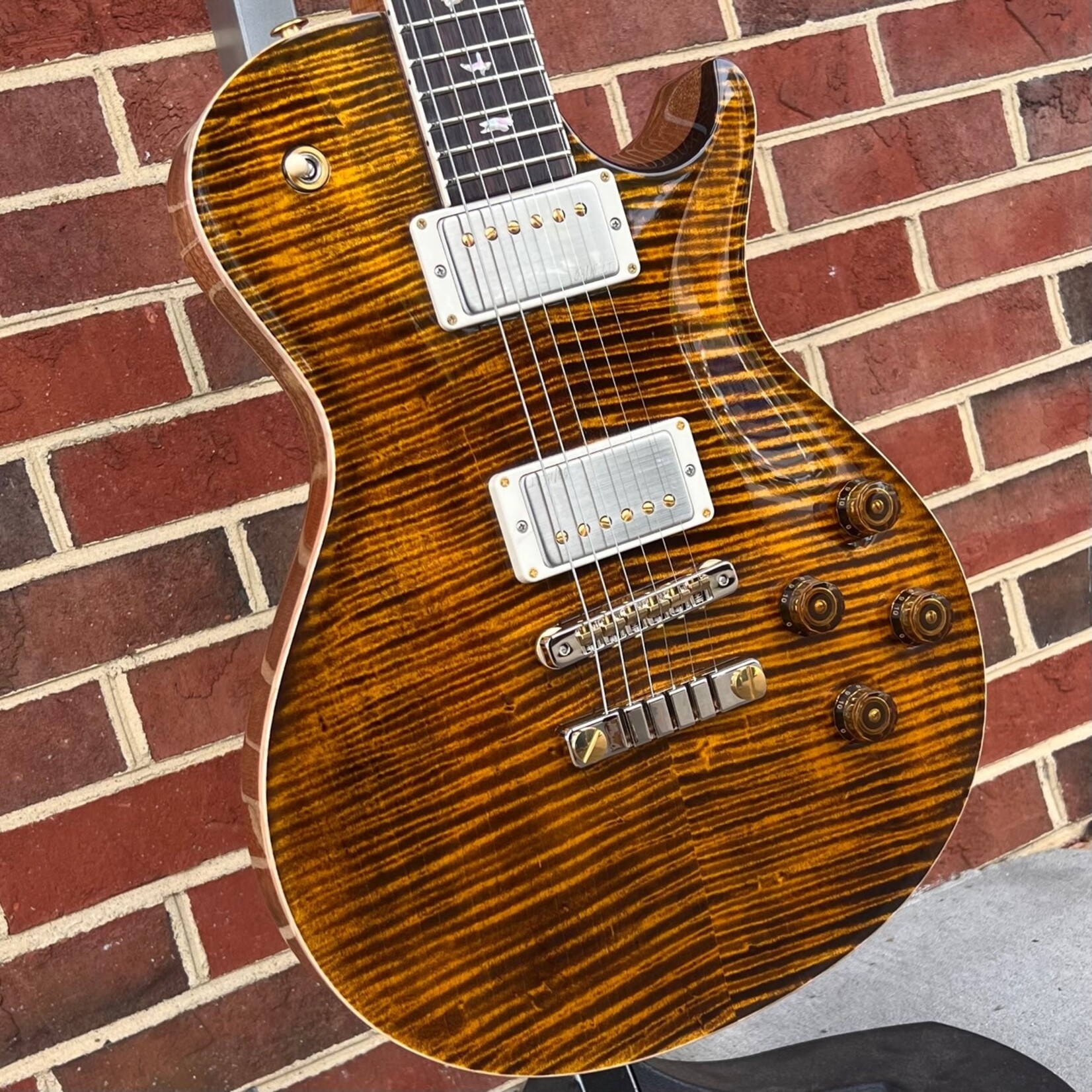 Paul Reed Smith Paul Reed Smith McCarty 594 Singlecut 10-Top, Yellow Tiger, Flame Maple Top, Mahogany Body, Rosewood Fretboard, 85/15 LT Pickups, Hardshell Case