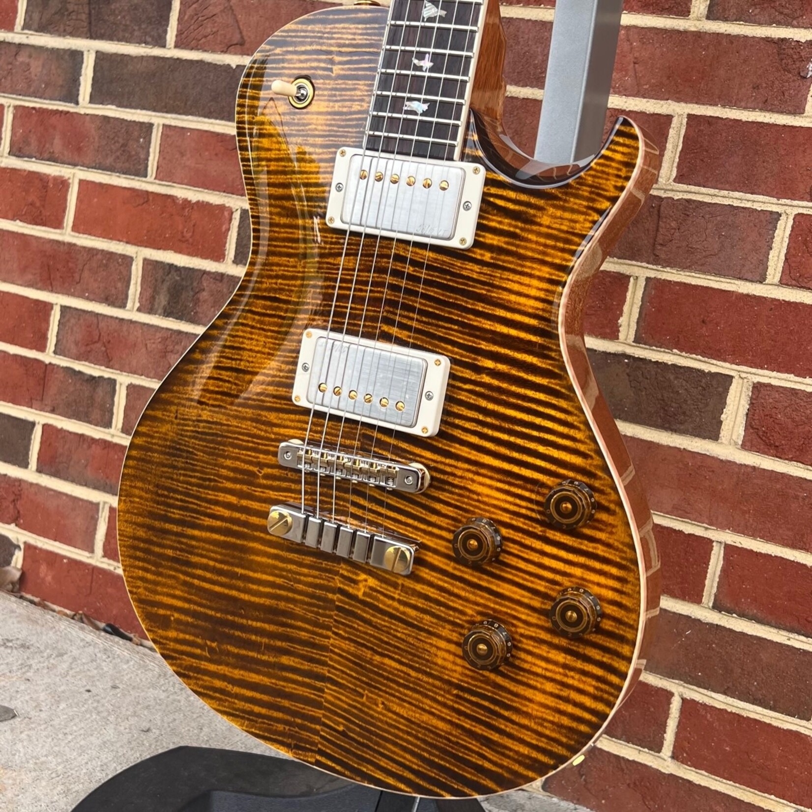 Paul Reed Smith Paul Reed Smith McCarty 594 Singlecut 10-Top, Yellow Tiger, Flame Maple Top, Mahogany Body, Rosewood Fretboard, 85/15 LT Pickups, Hardshell Case