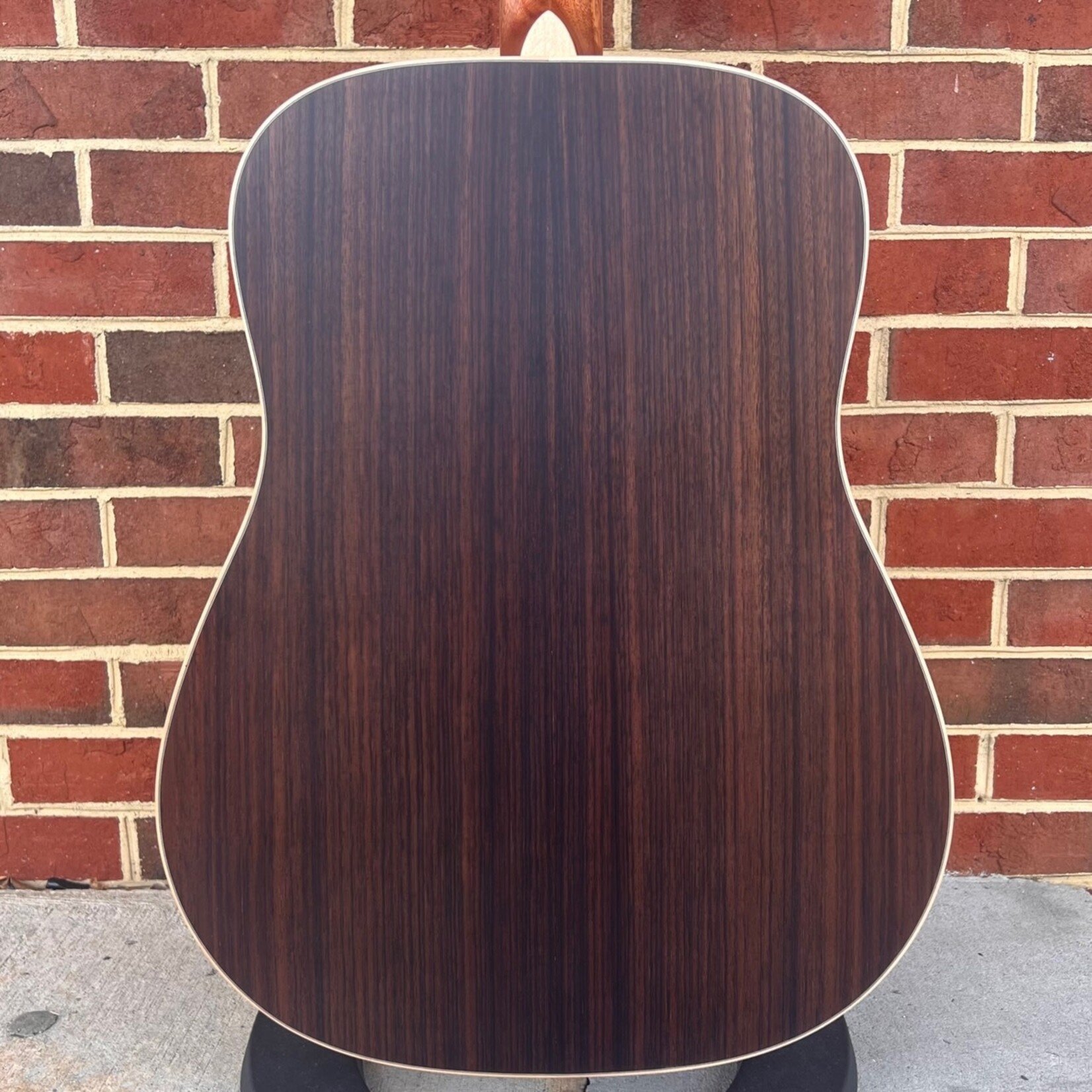 Larrivee Larrivee D-40R, Bear Claw Sitka Spruce Top, Indian Rosewood Back & Sides, Maple Binding, Ebony Bridge & Fretboard, Bone Nut & Saddle, Hardshell Case, SN# 141232