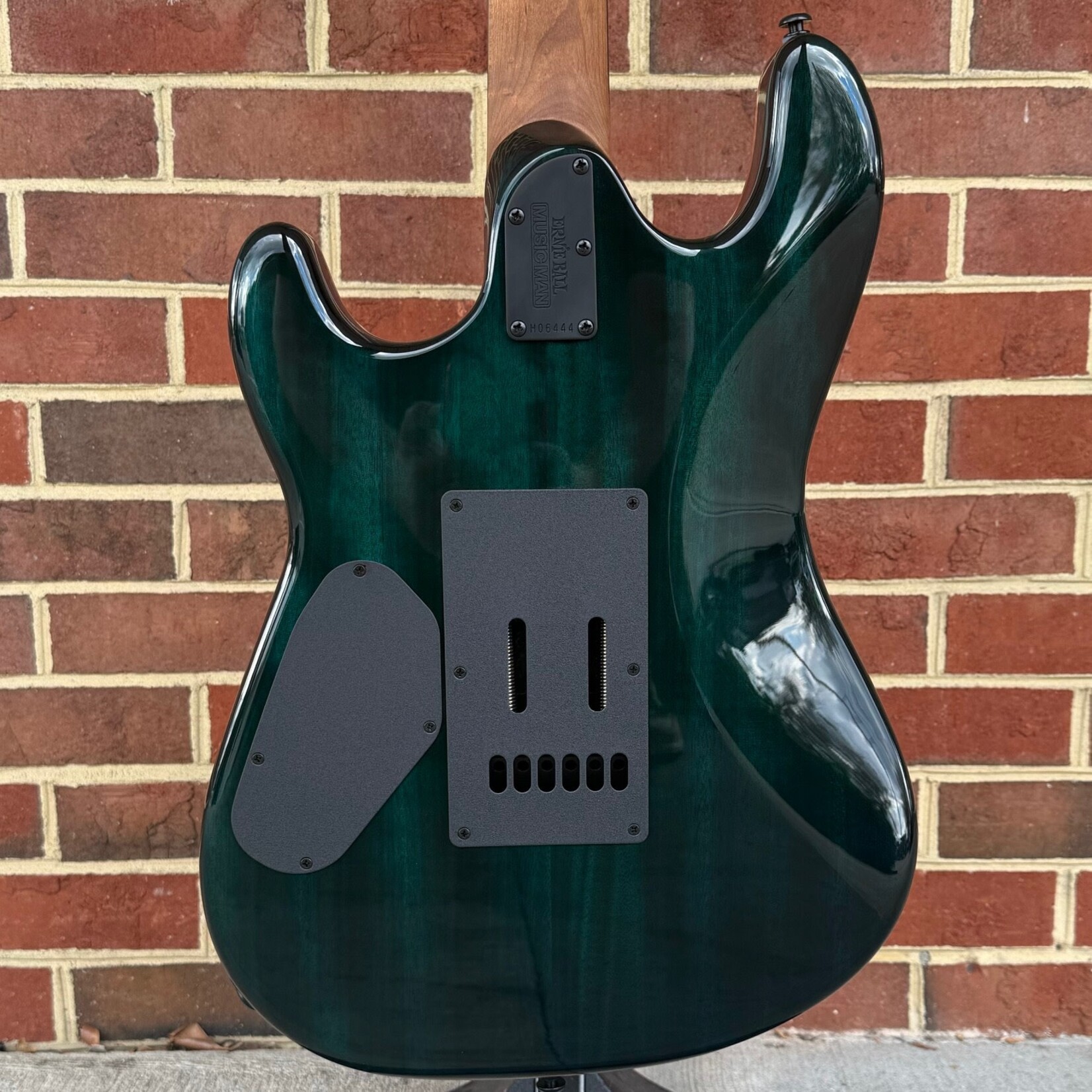 Music Man Music Man Sabre, Gator Burst, Flame Maple Top, Roasted Maple Neck, Ebony Fretboard, Music Man Mono Case